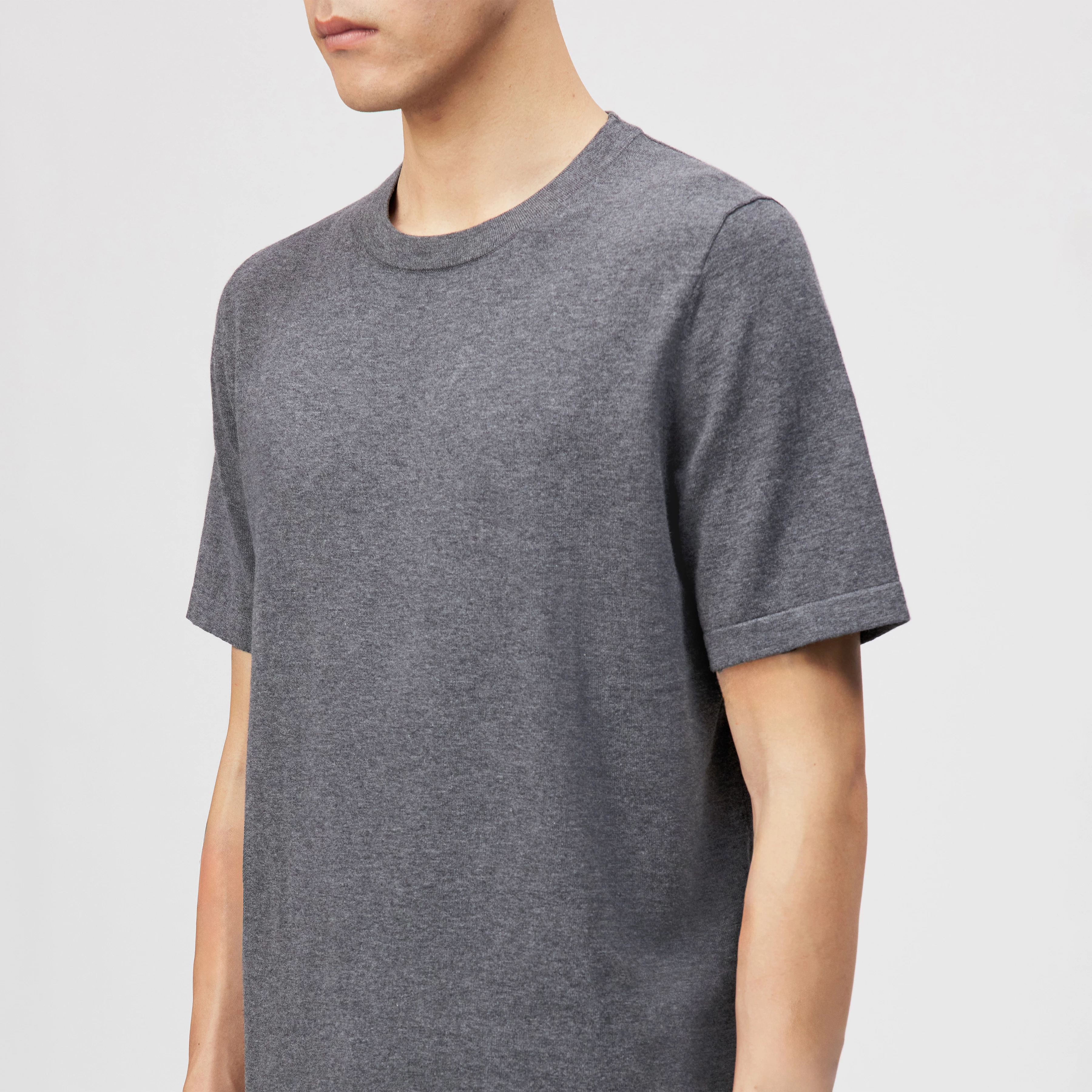 VALENTIN - T-shirt i merceriseret bomuld - men - grå - Detailansicht am Model