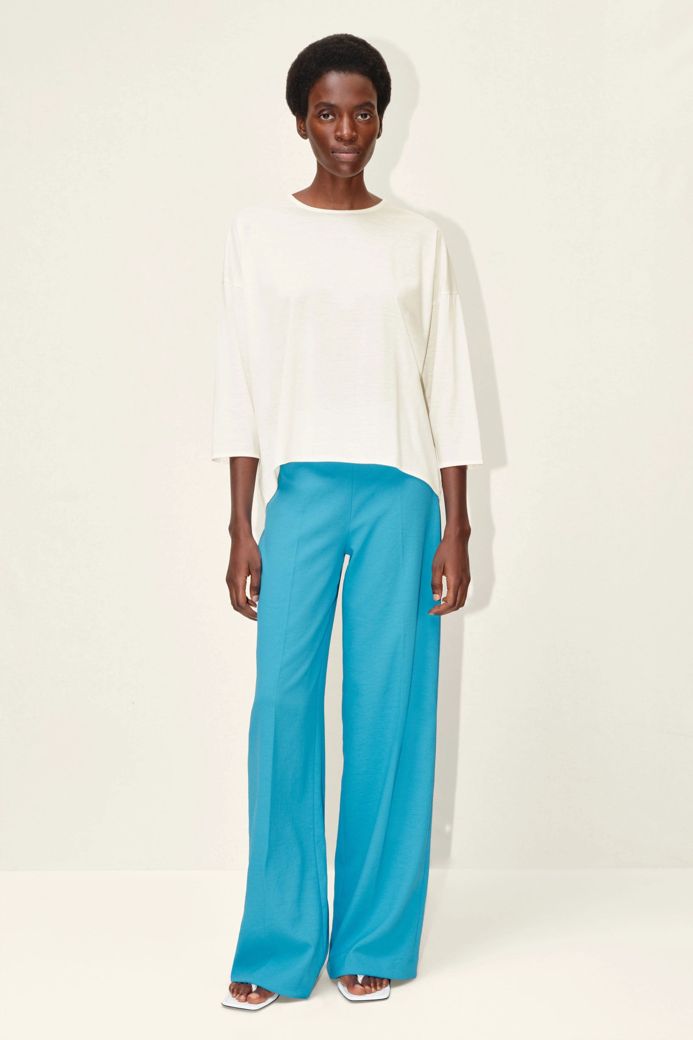 KIRLA - T-shirt in lyocell cotton jersey - women - off white - Ganzkörper-Frontansicht