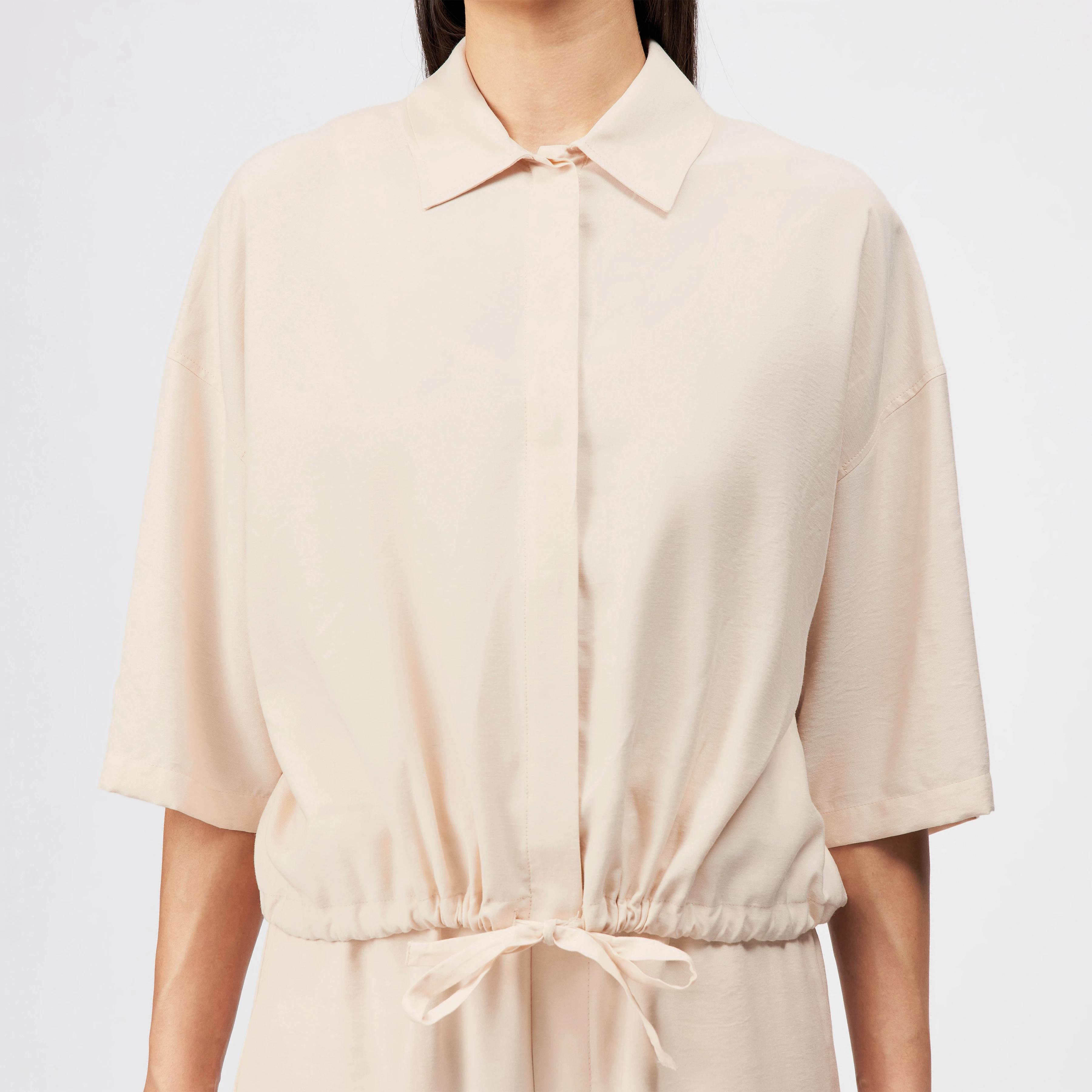 LAINAY - Chemise crop, coupe décontractée, twill doux - women - orange - Detailansicht am Model