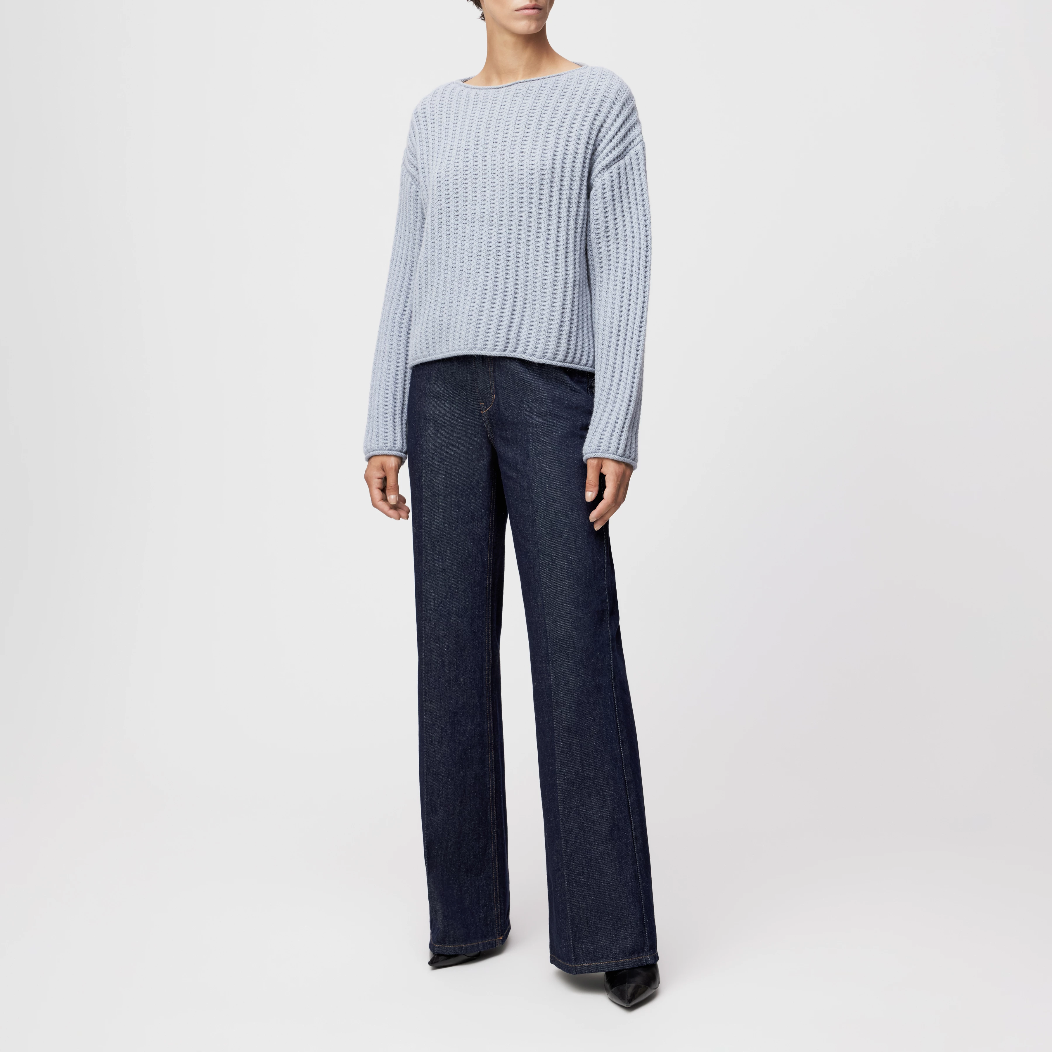IMENY - Cropped jumper in wool and alpaca blend - women - blue - Ganzkörper-Frontansicht
