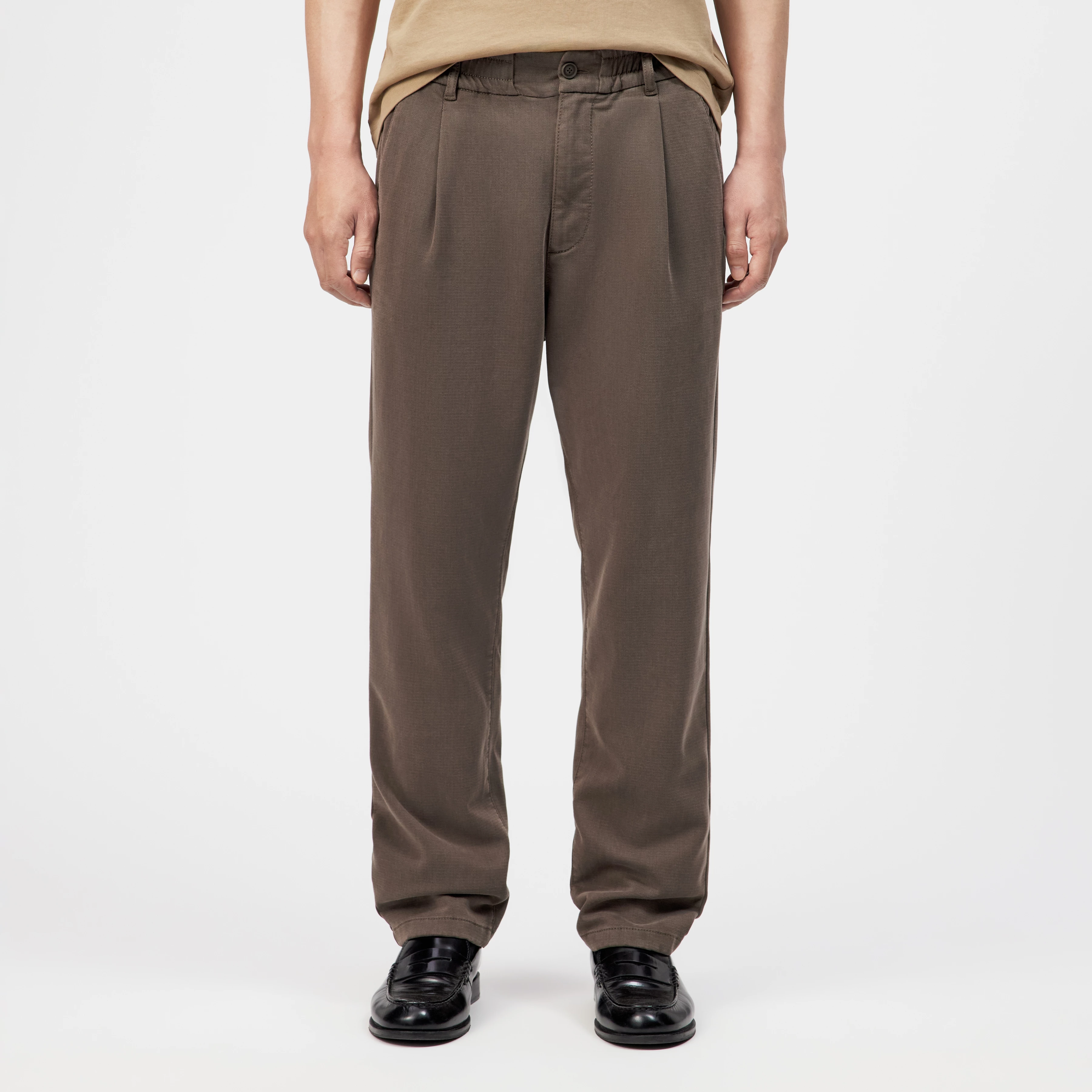 CHASY_RGLR - Casual trousers with pleats in a lyocell-cotton blend - men - brown - Frontansicht