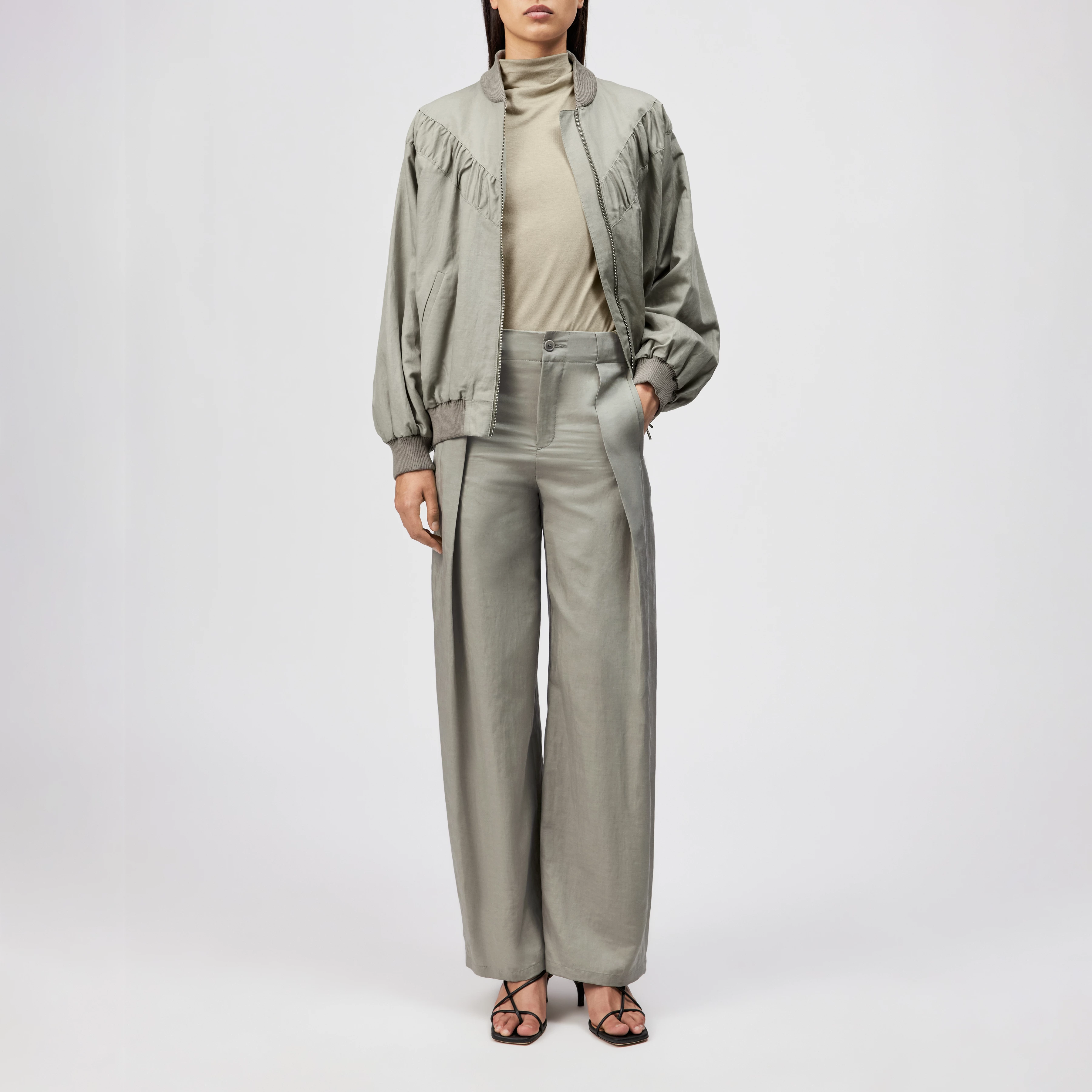 THREW - Pantalon sur mesure pli creux en mélange chanvre-coton - women - vert - Ganzkörper-Frontansicht