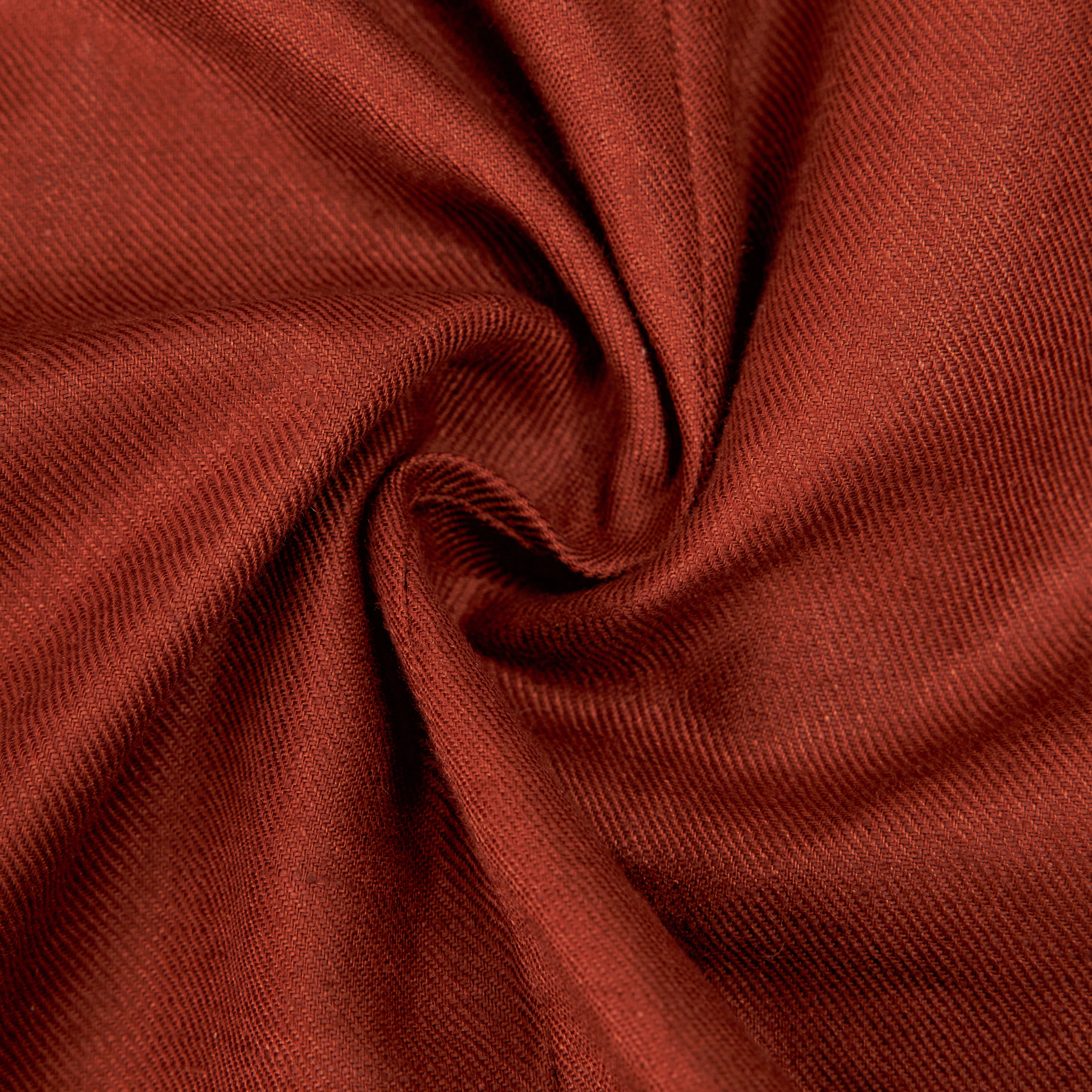 GOVERN - Bermuda coupe décontractée en twill mat - women - rouge - Materialbild (B2C)