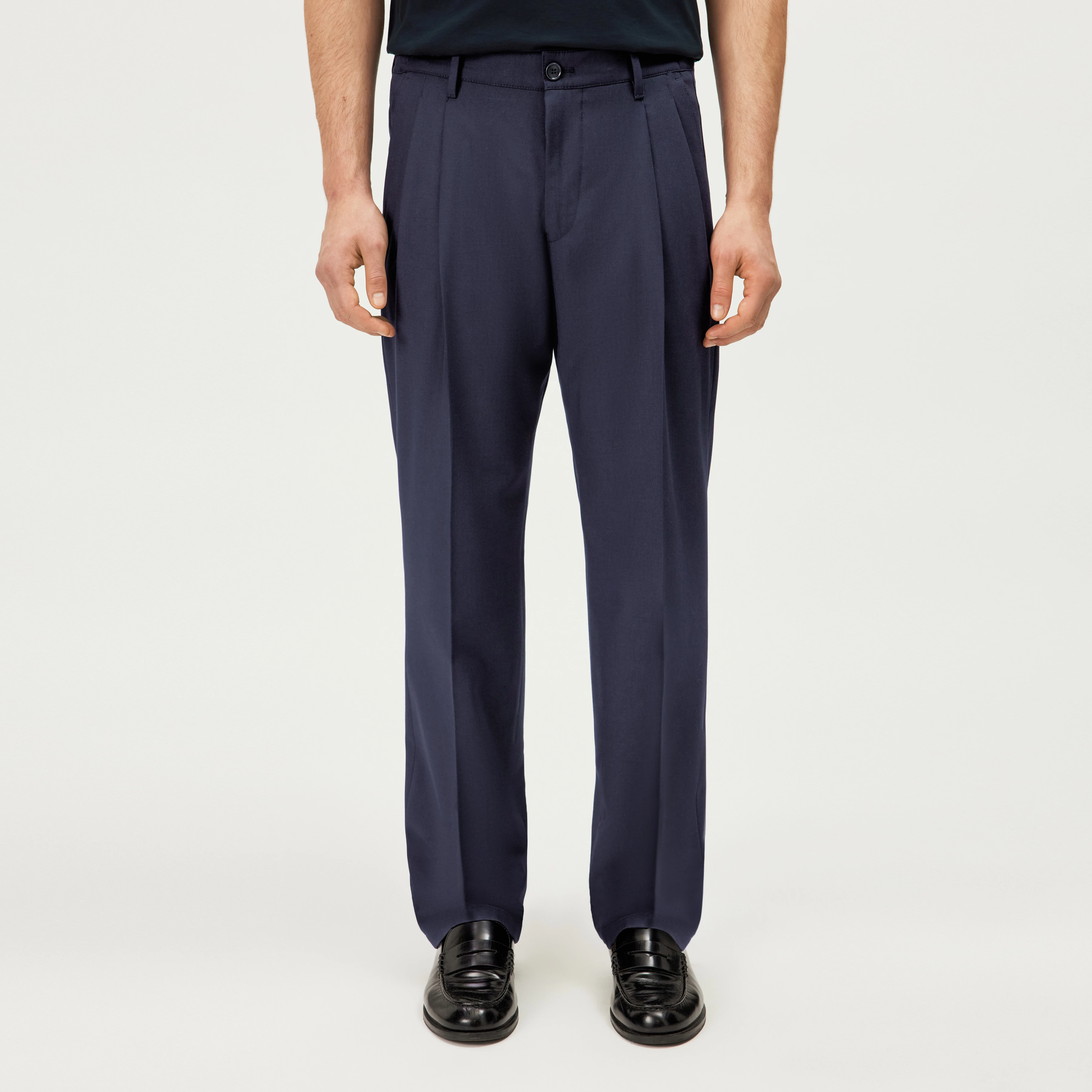 LEEK - Relaxed fit pleated trousers in wool mix - men - blue - Frontansicht