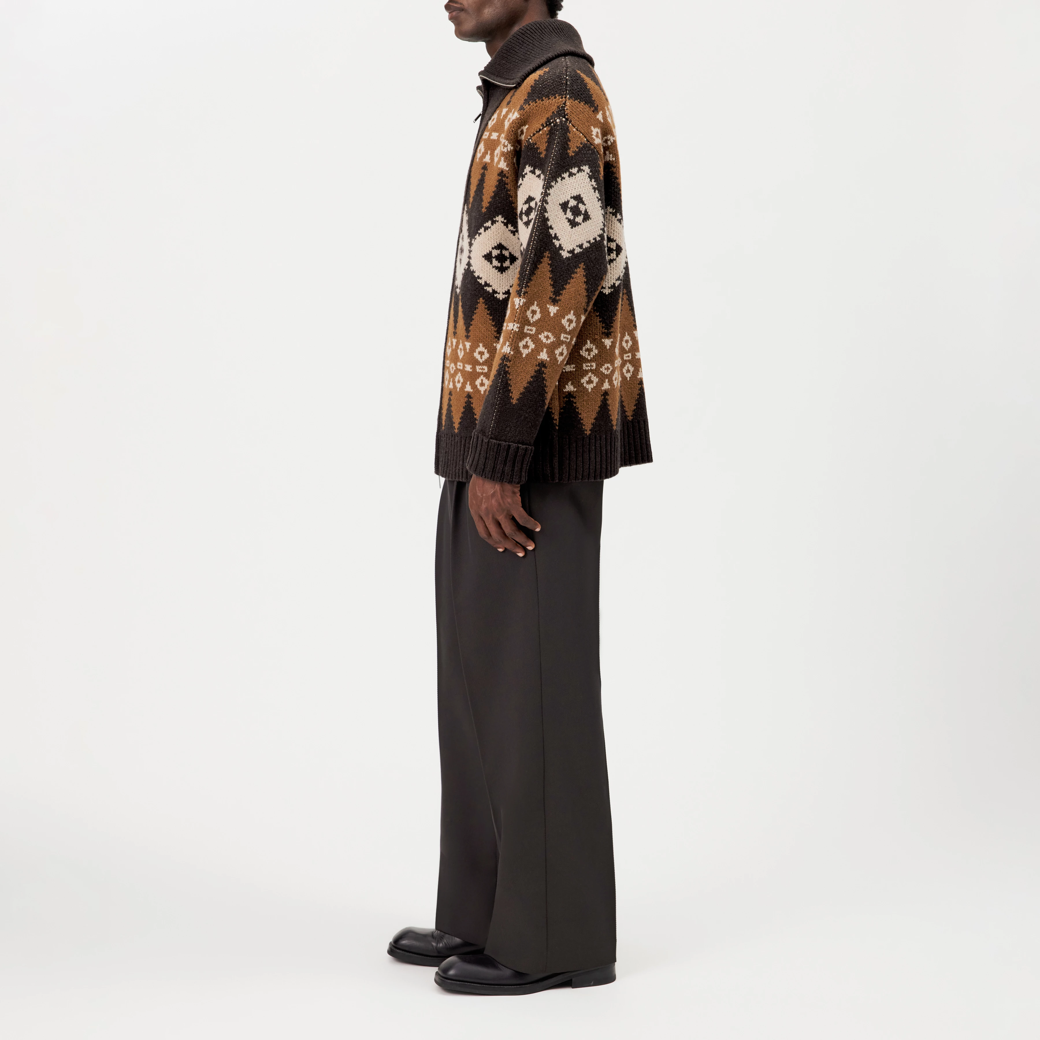 KYELL - Two-Way Zip Pullover in Jacquard Knit - men - brown - Seitenansicht
