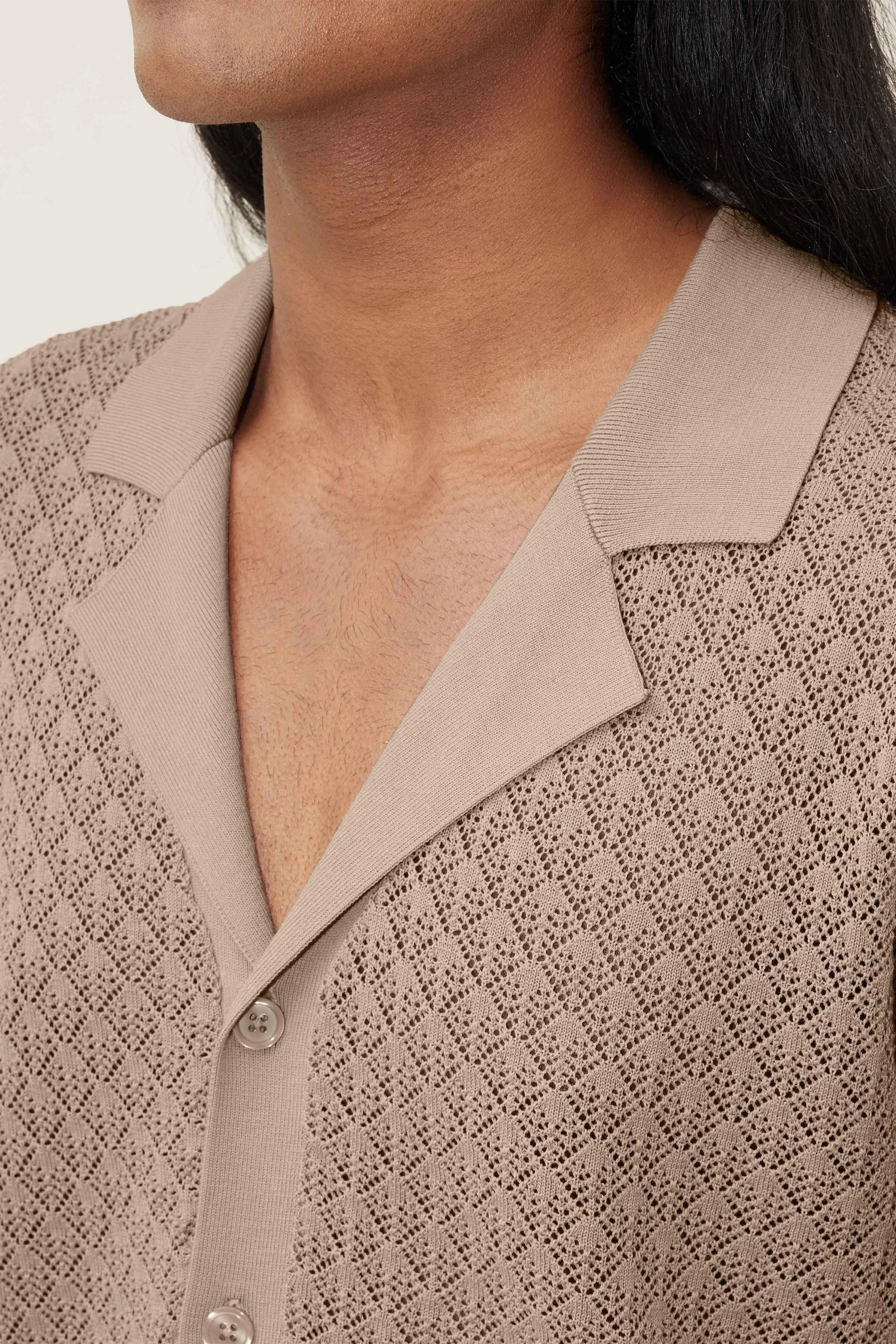 RAY - Knitted shirt with Cuban collar - men - brown - Seitenansicht