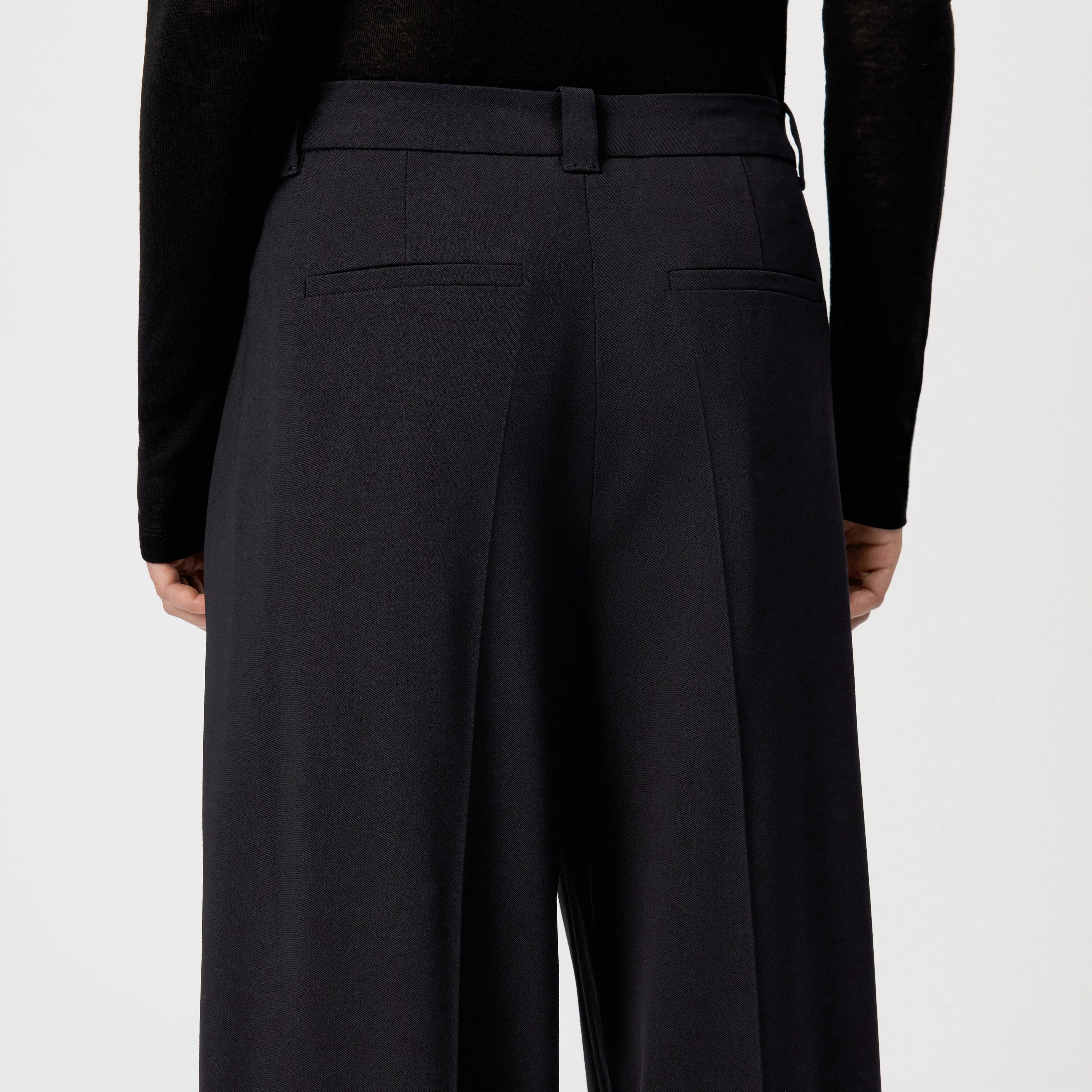 ADUCT - Pantalon ajusté à coupe droite en gabardine - women - noir - Detailansicht am Model
