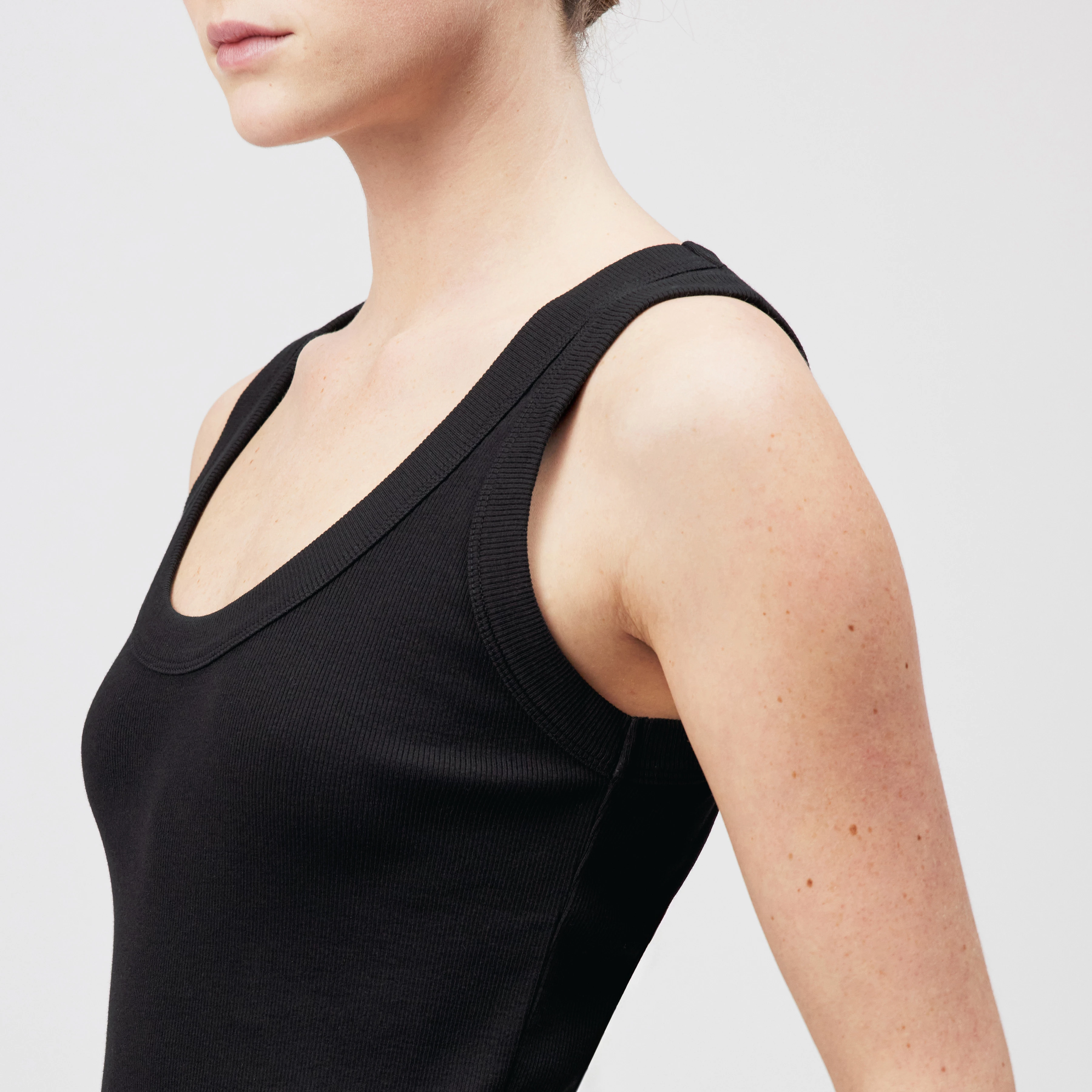 TAVIRA - Ribbed tank top with feminine round neckline - women - black - Detailansicht am Model