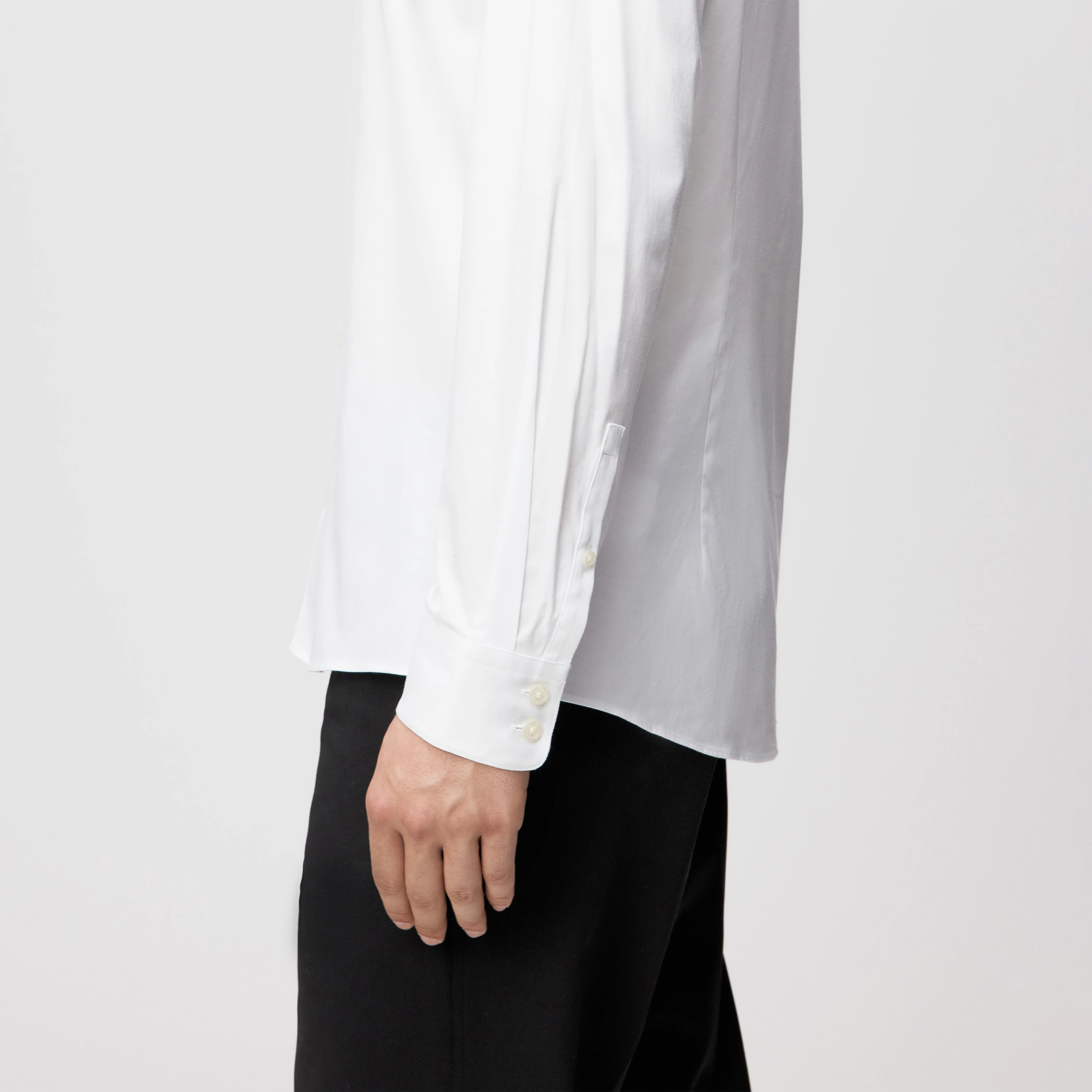 DANEEL - Classic Fit Hemd in Baumwoll-Satin - Herren - weiß - Detailansicht am Model