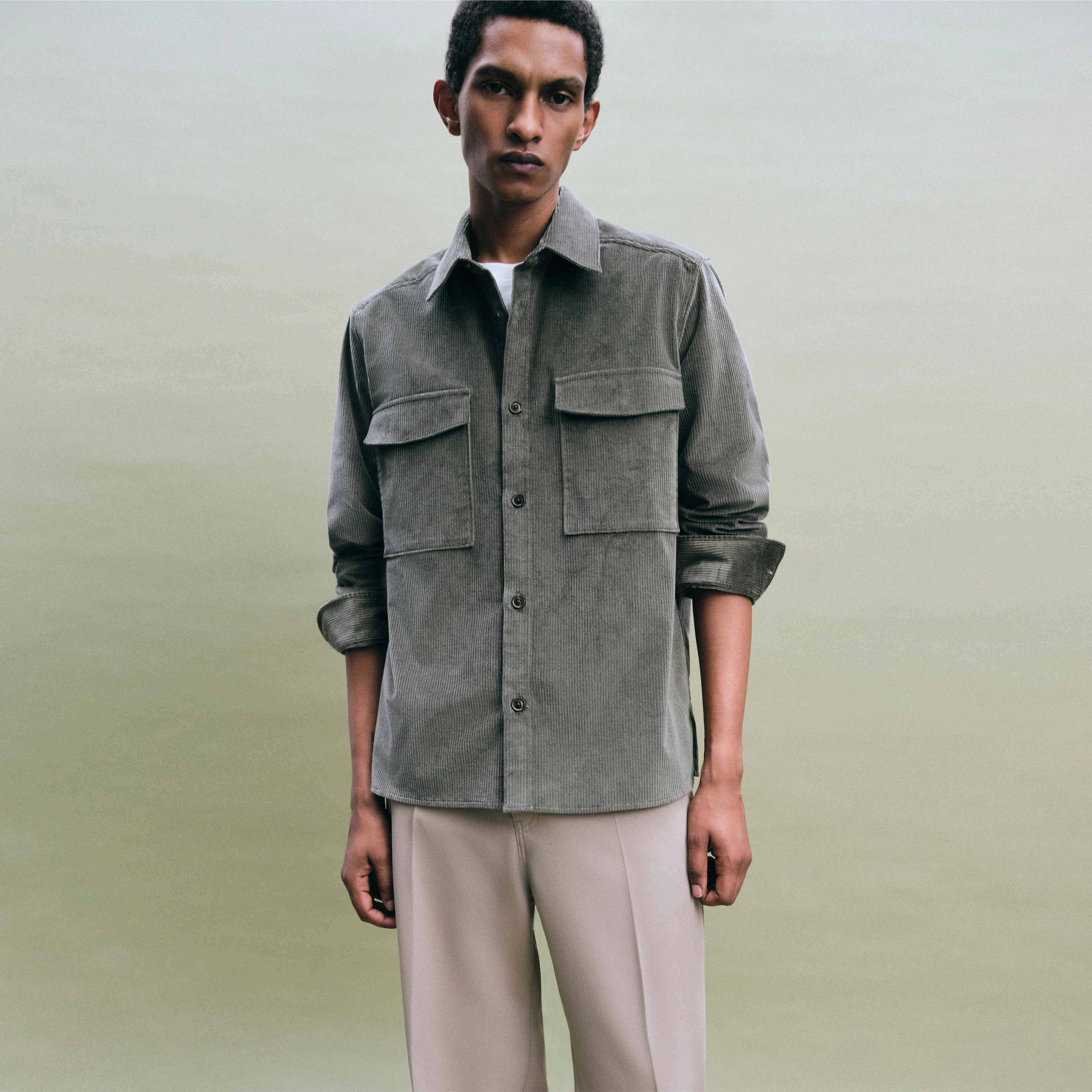 GUNRAY - Relaxed Fit Overshirt in Baumwoll-Cord - Herren - grün