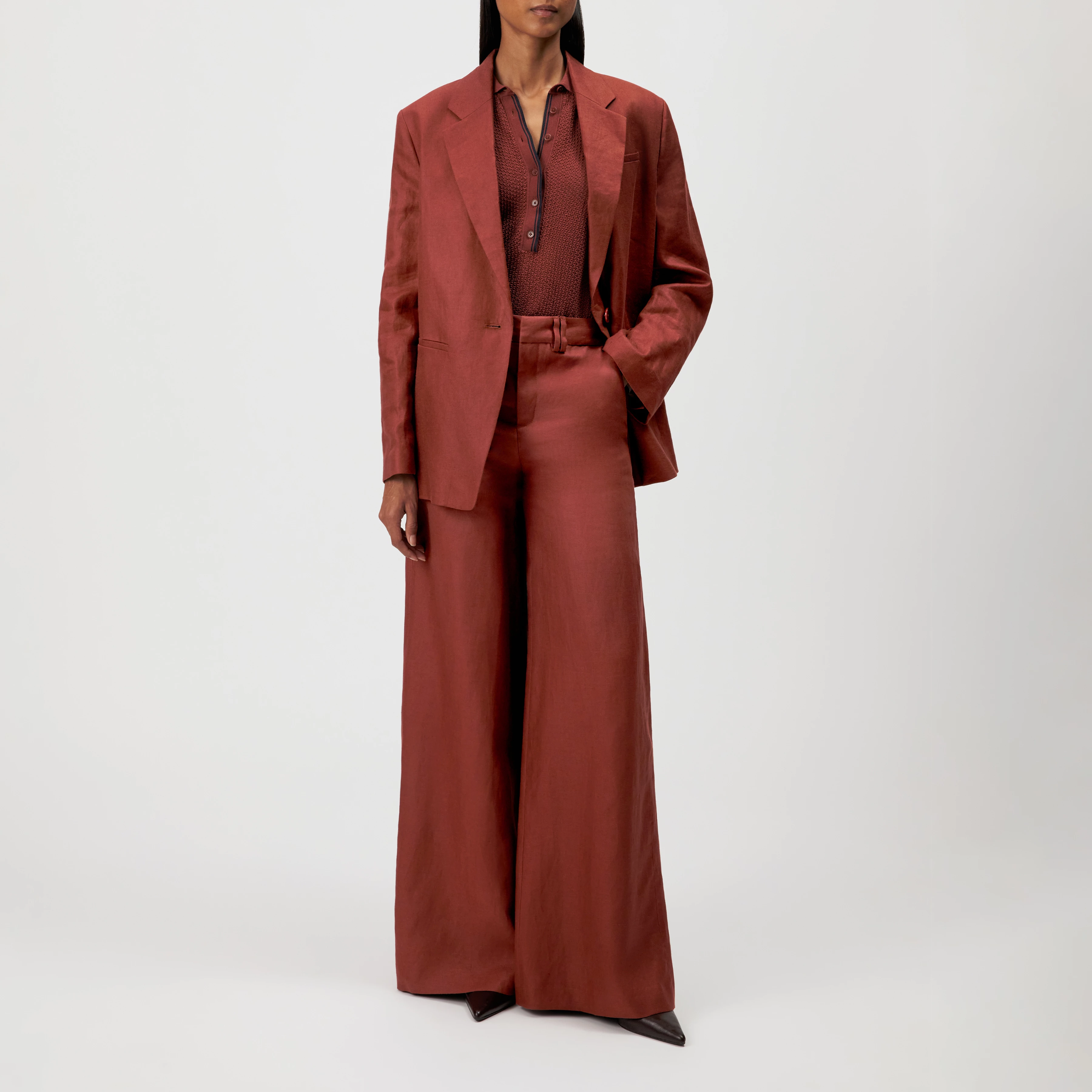AQUITE - Pantalon Marlene en pur lin - women - rouge - Ganzkörper-Frontansicht
