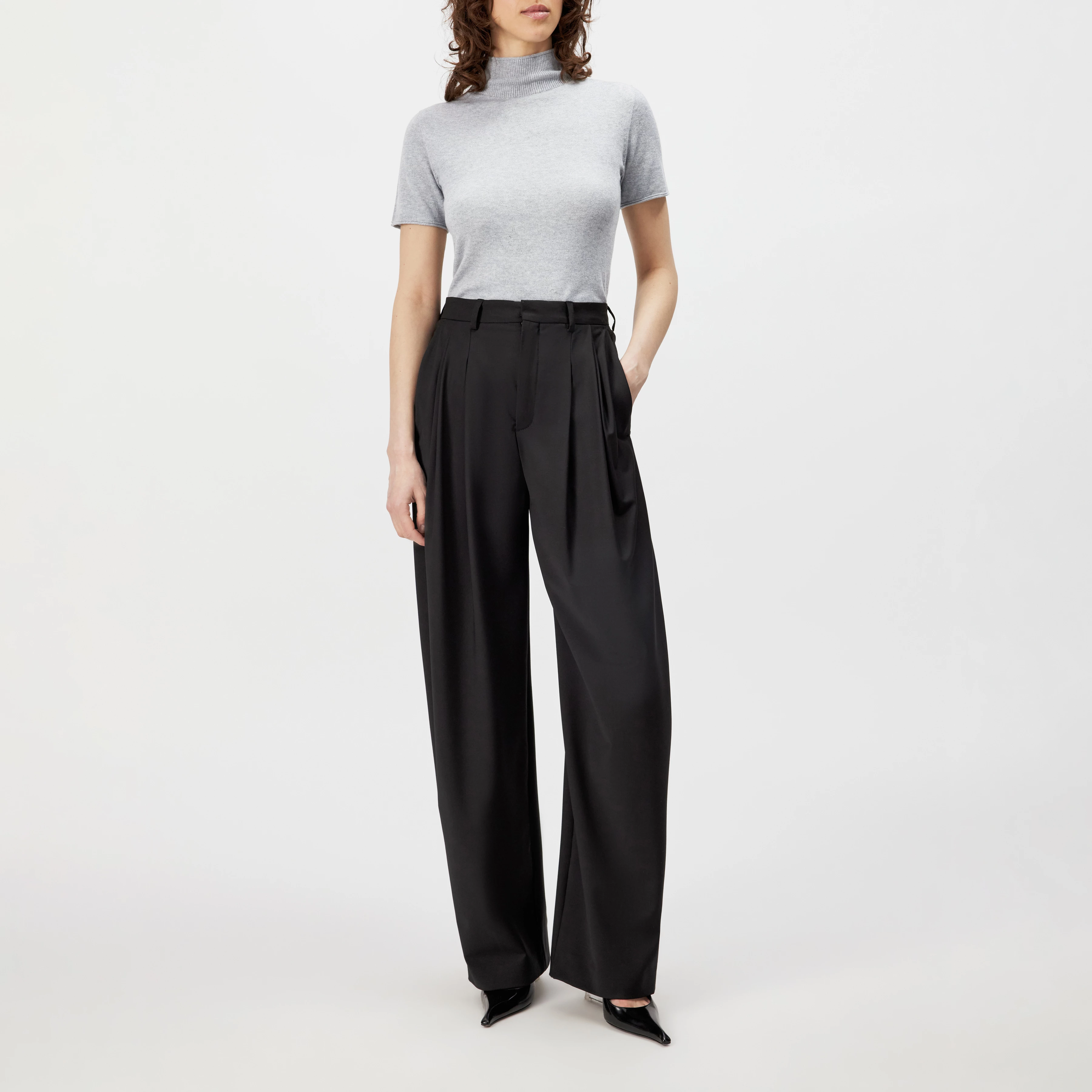 FINIA_2 - Knitted cotton-cashmere blend T-shirt - women - grey - Ganzkörper-Frontansicht