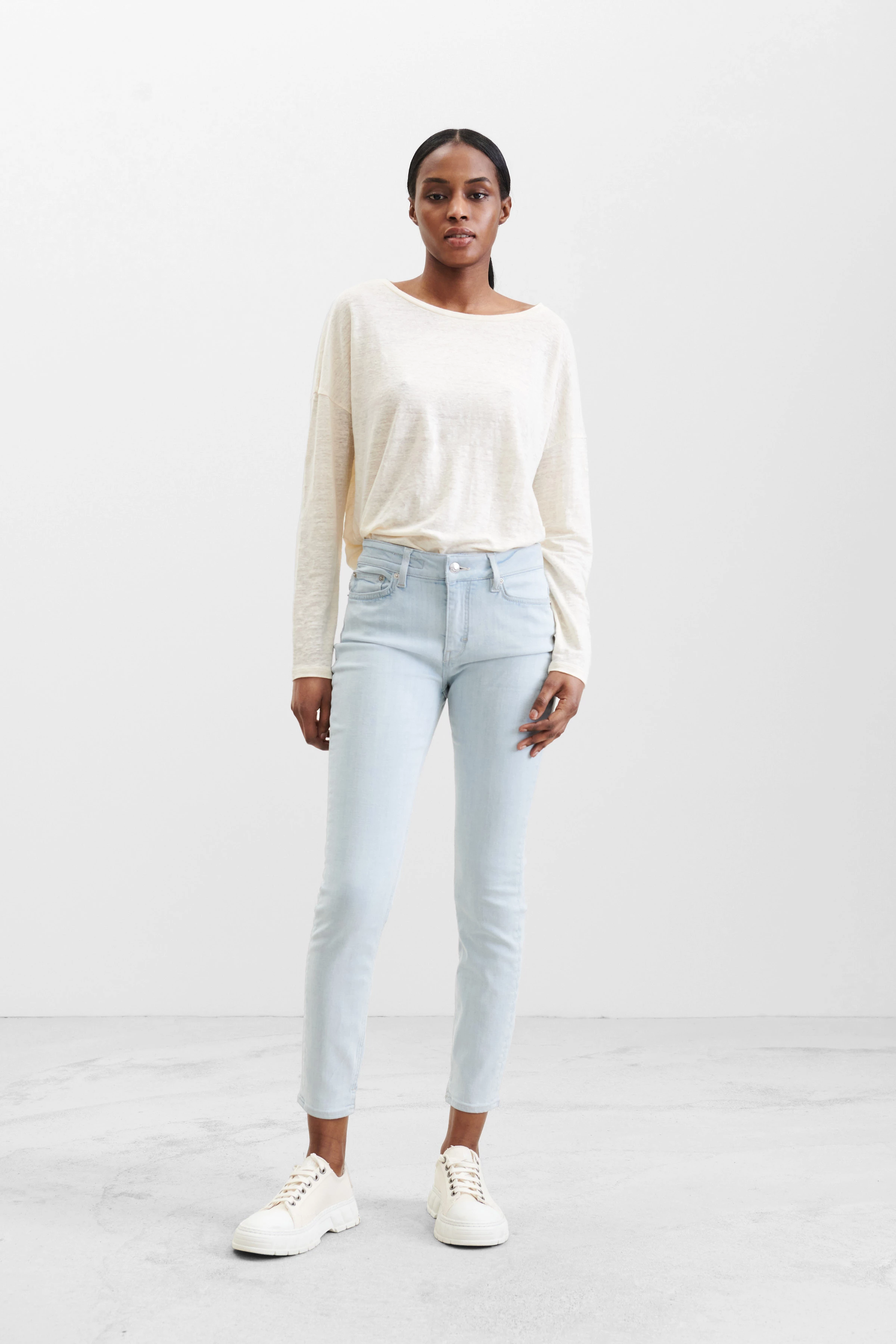 NEED - greyish blue skinny fit jeans - women - blue - Ganzkörper-Frontansicht