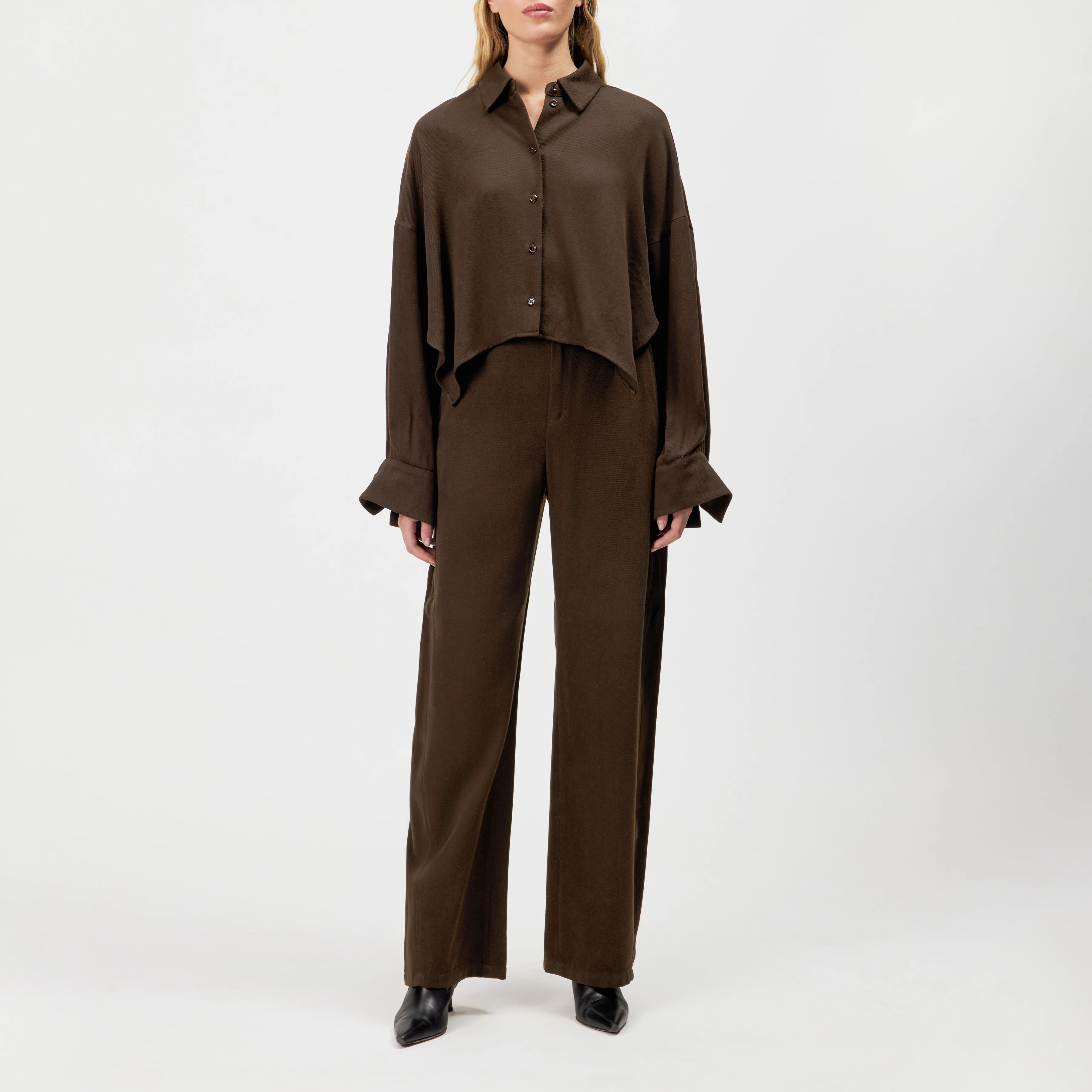 OSHIA - Oversized Hemdbluse in Lyocell - Damen - braun - Ganzkörper-Frontansicht