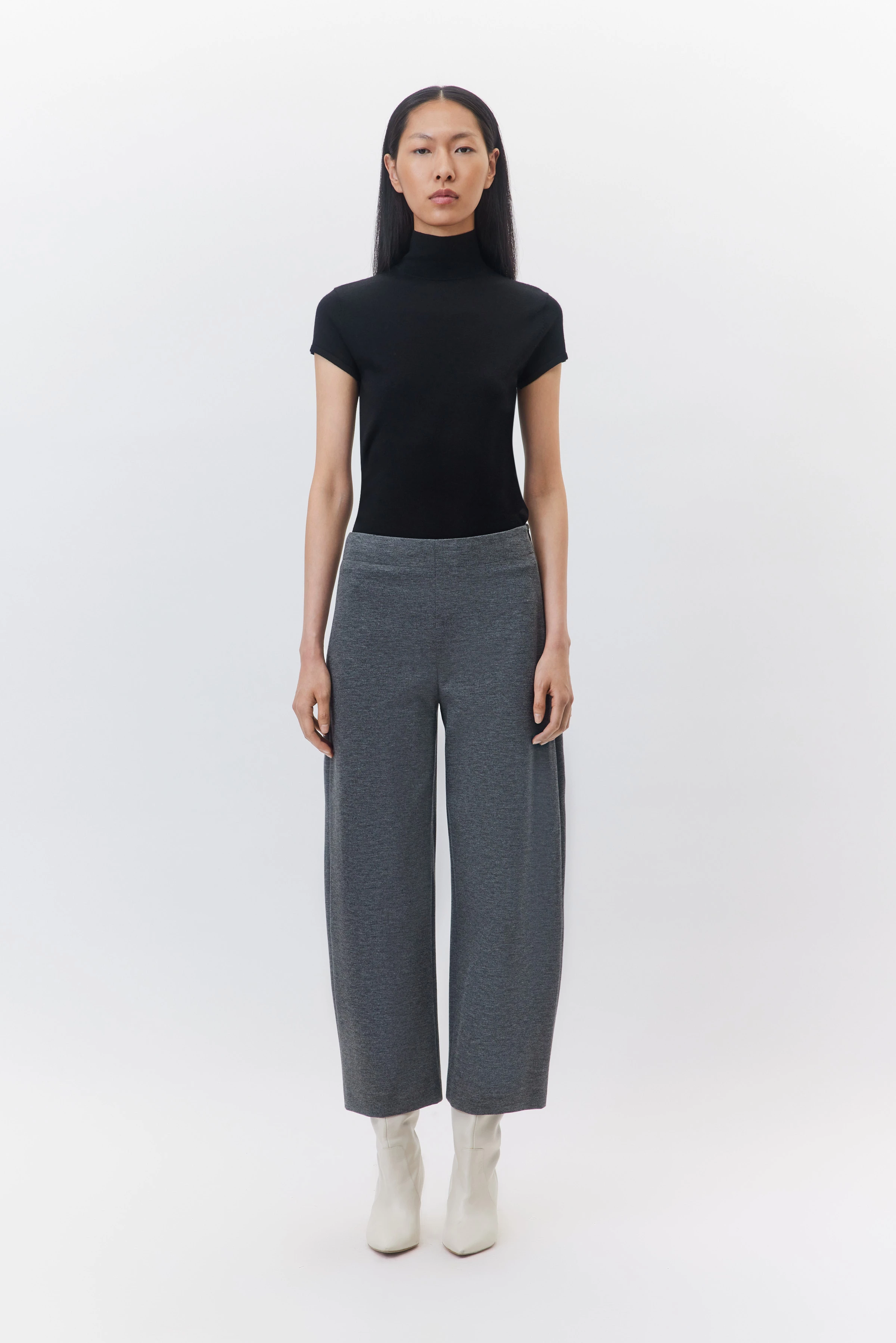 IRIMA - t-shirt in silk-cashmere mix - women - black - Ganzkörper-Frontansicht