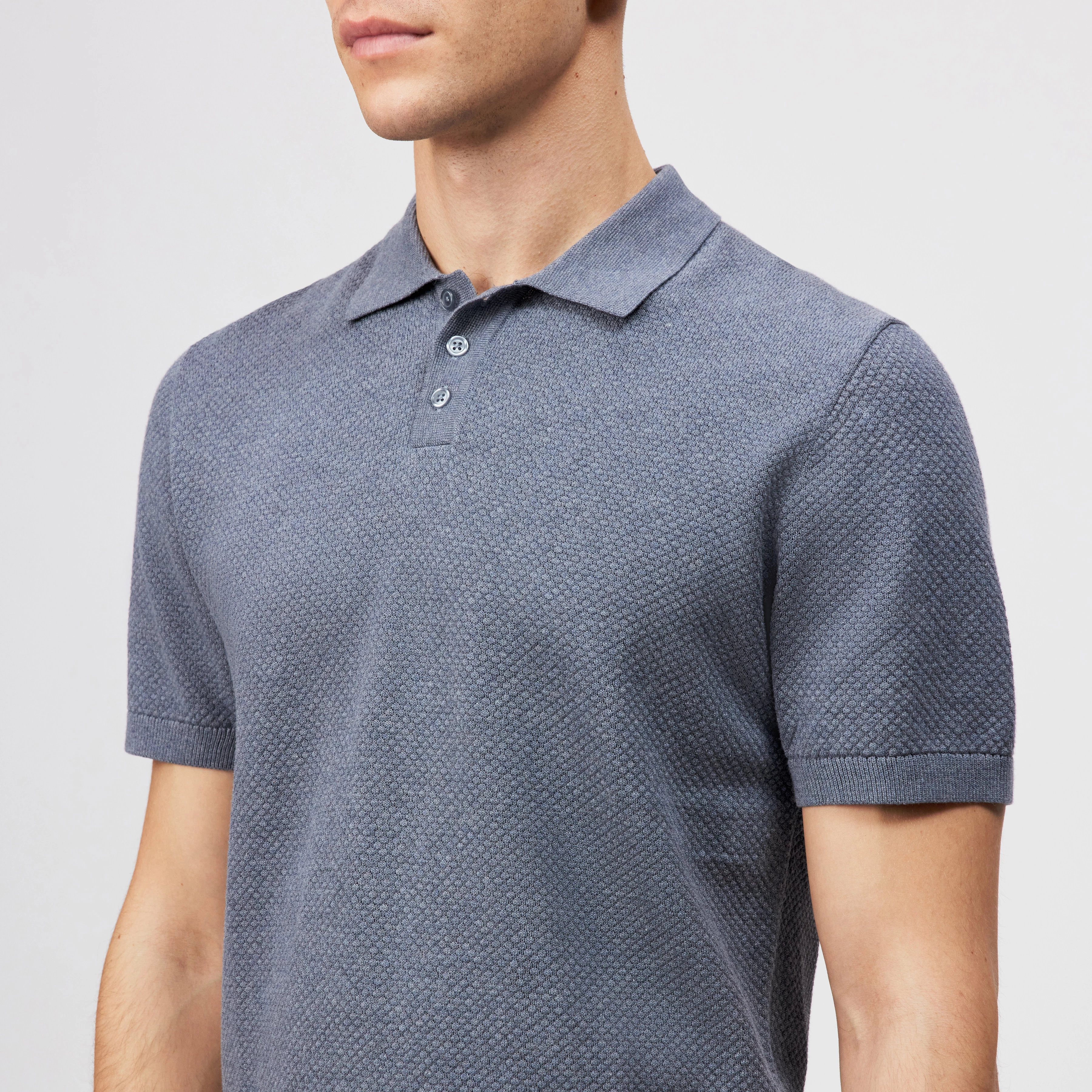 TRITON - Polo en coupe classique en maille jacquard. - men - bleu - Detailansicht am Model