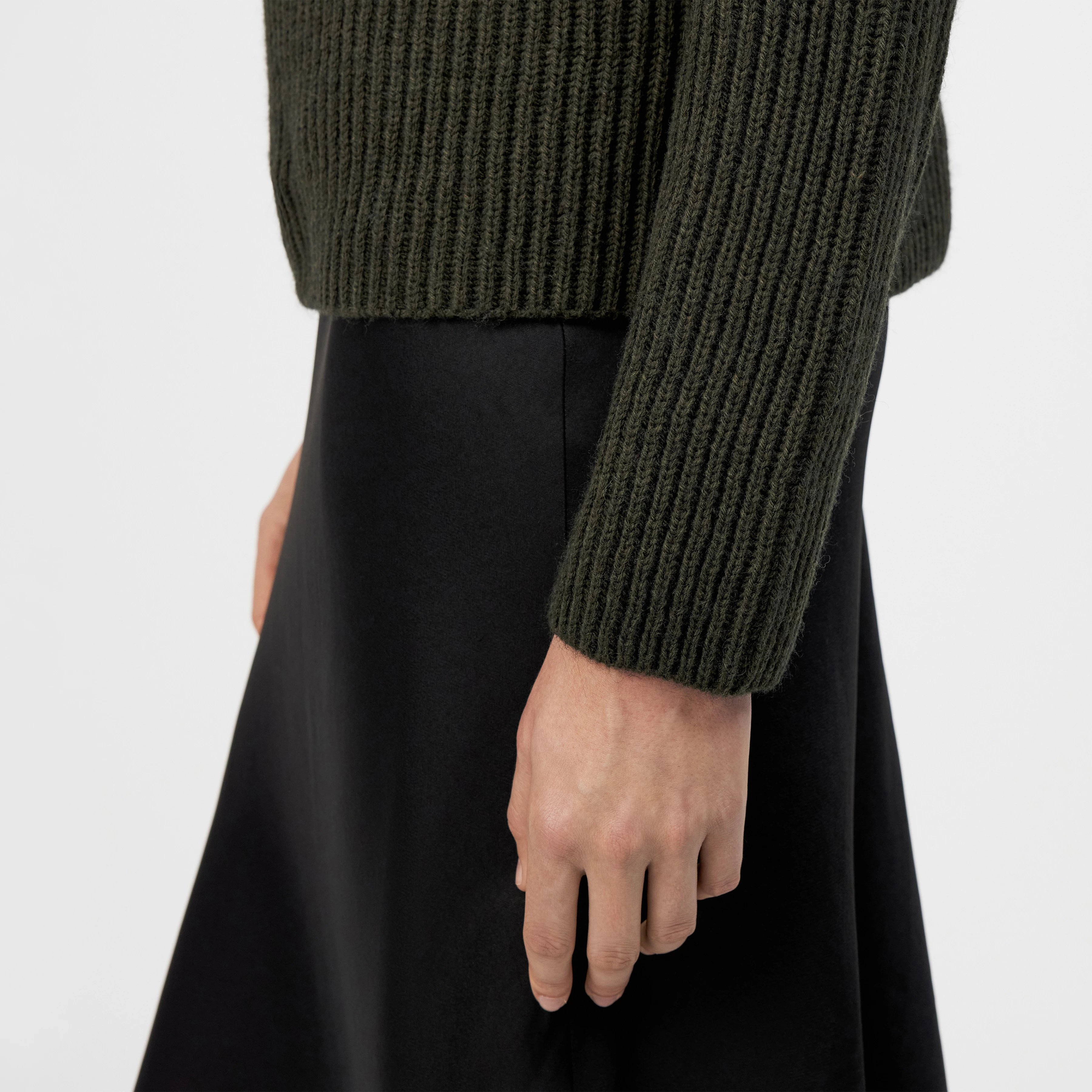 ARWEN - Pull à col roulé en laine et alpaga - women - vert - Detailansicht am Model