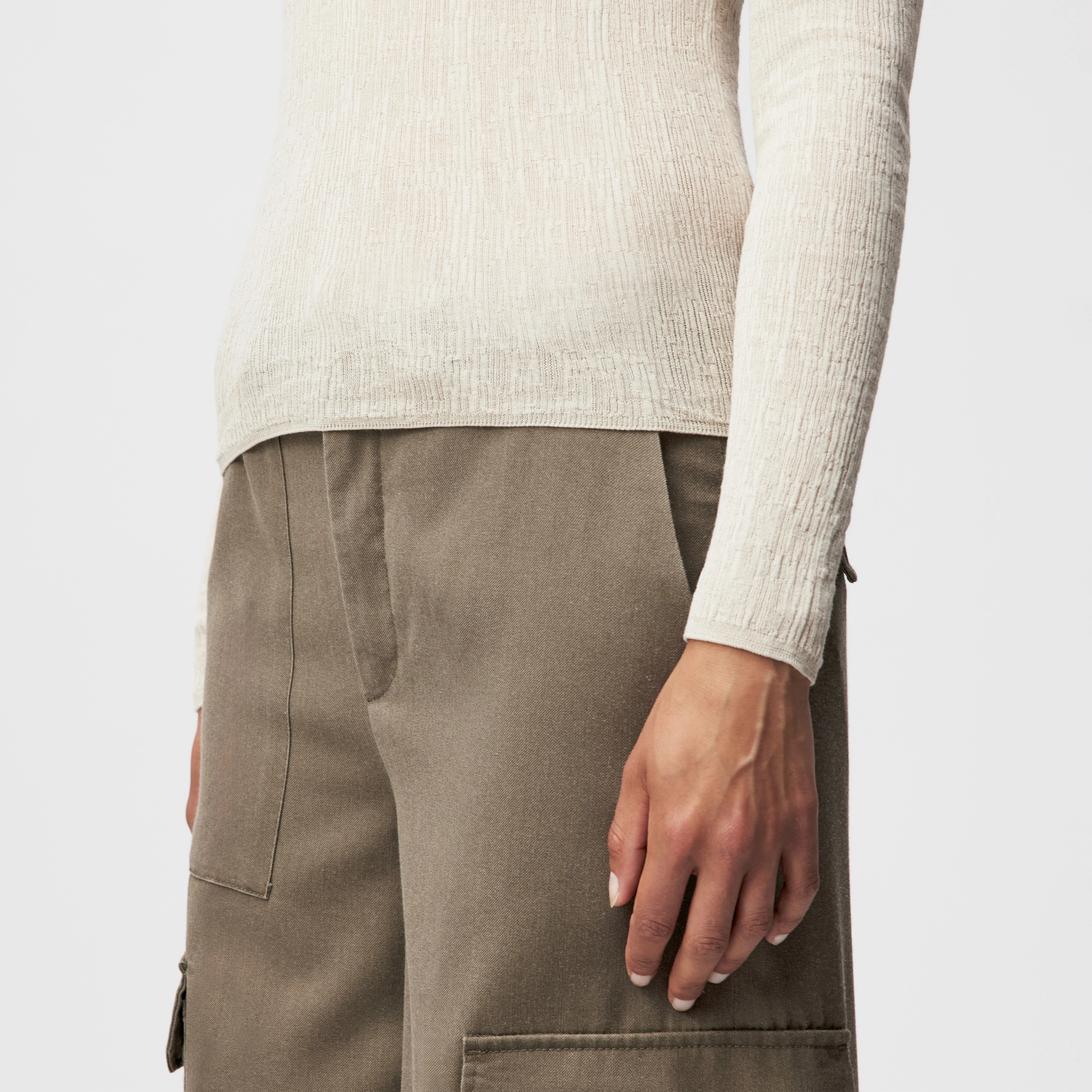 ERMA - Long-sleeved jumper with round neck in mercerised cotton - women - beige - Detailansicht am Model