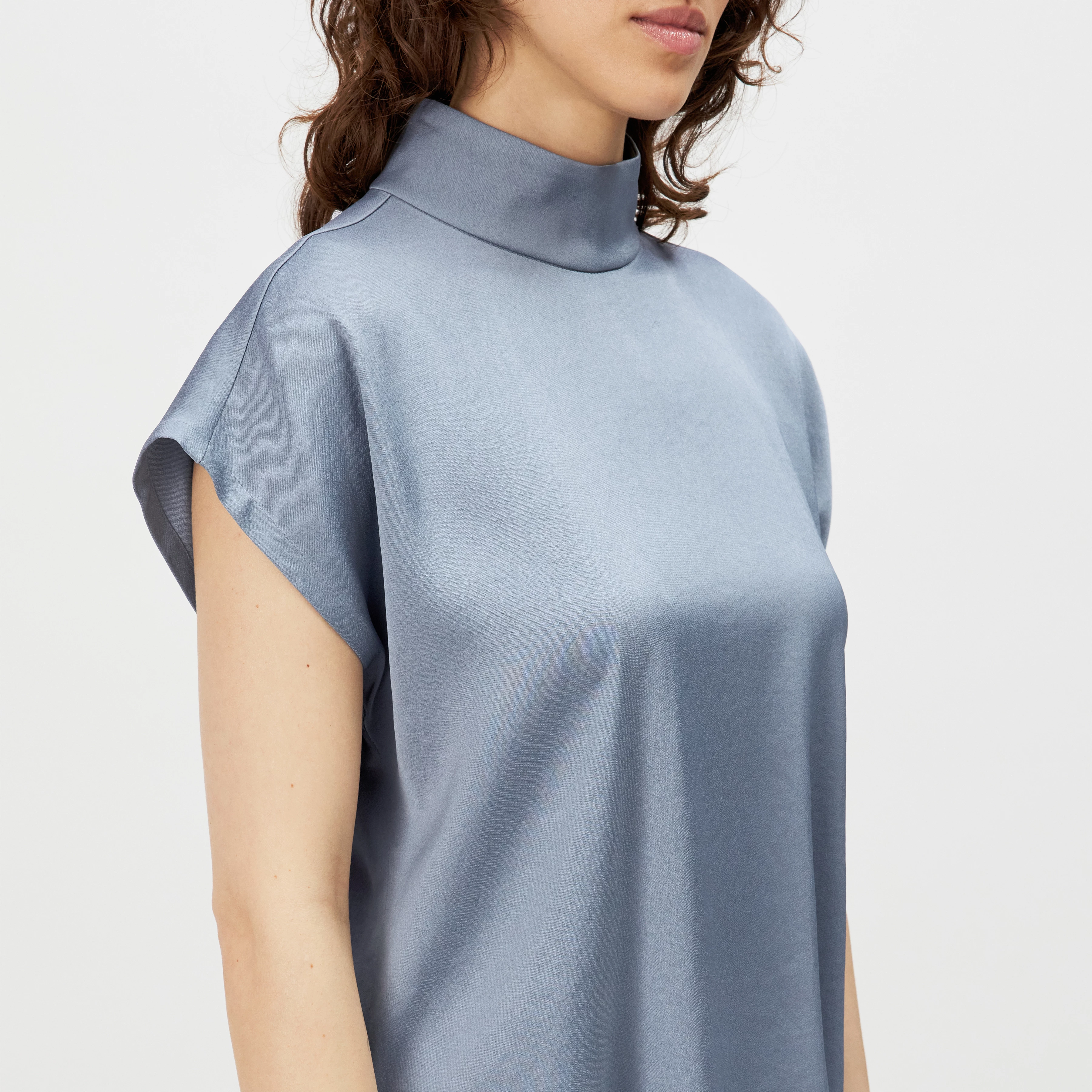 ALARIA_1 - Shirt blouse with stand-up collar in satin - women - blue - Detailansicht am Model