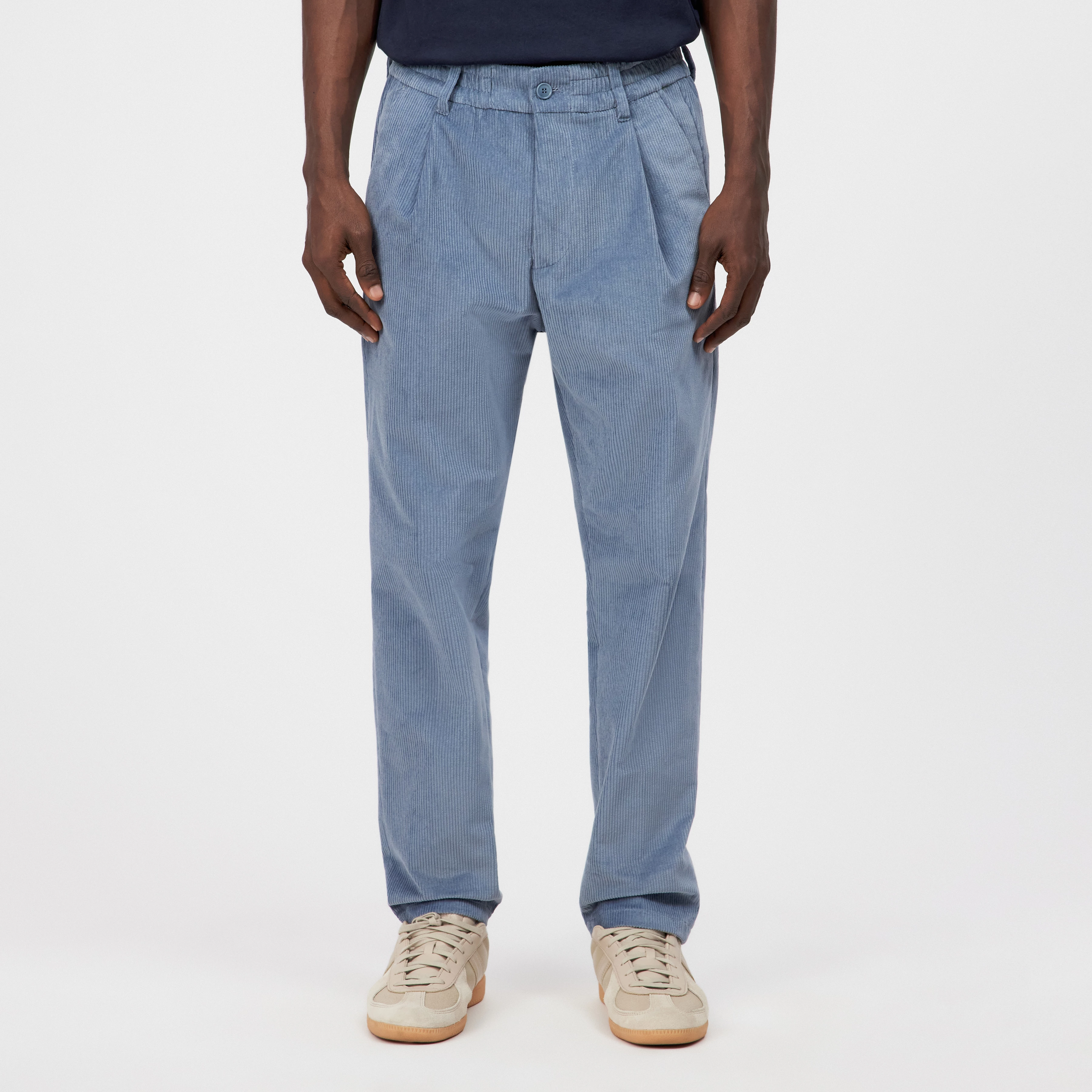 CHASY - Casual trousers with pleats in cotton corduroy - men - blue - Frontansicht