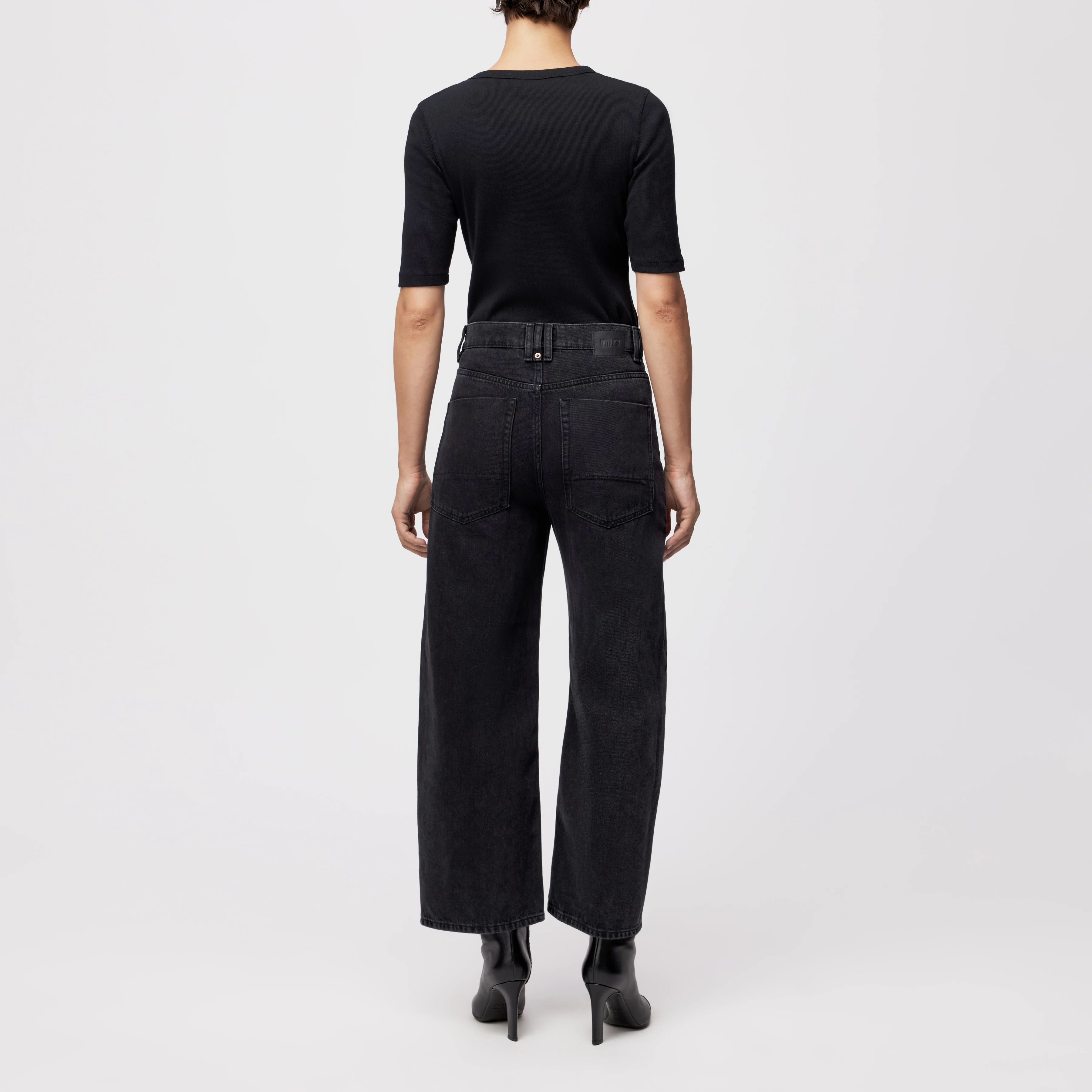 DERIVE - Mid-Waist Jeans in Black Denim - Damen - schwarz - Rückansicht