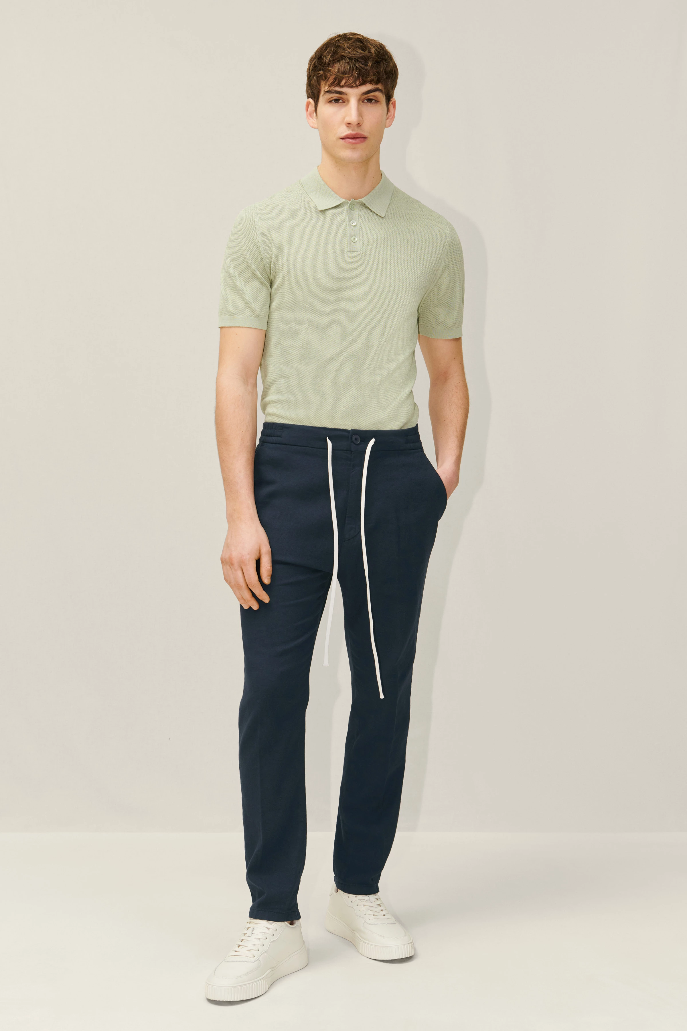 PLAIN - loose jogpants in cotton-linen mix - men - blue - Ganzkörper-Frontansicht