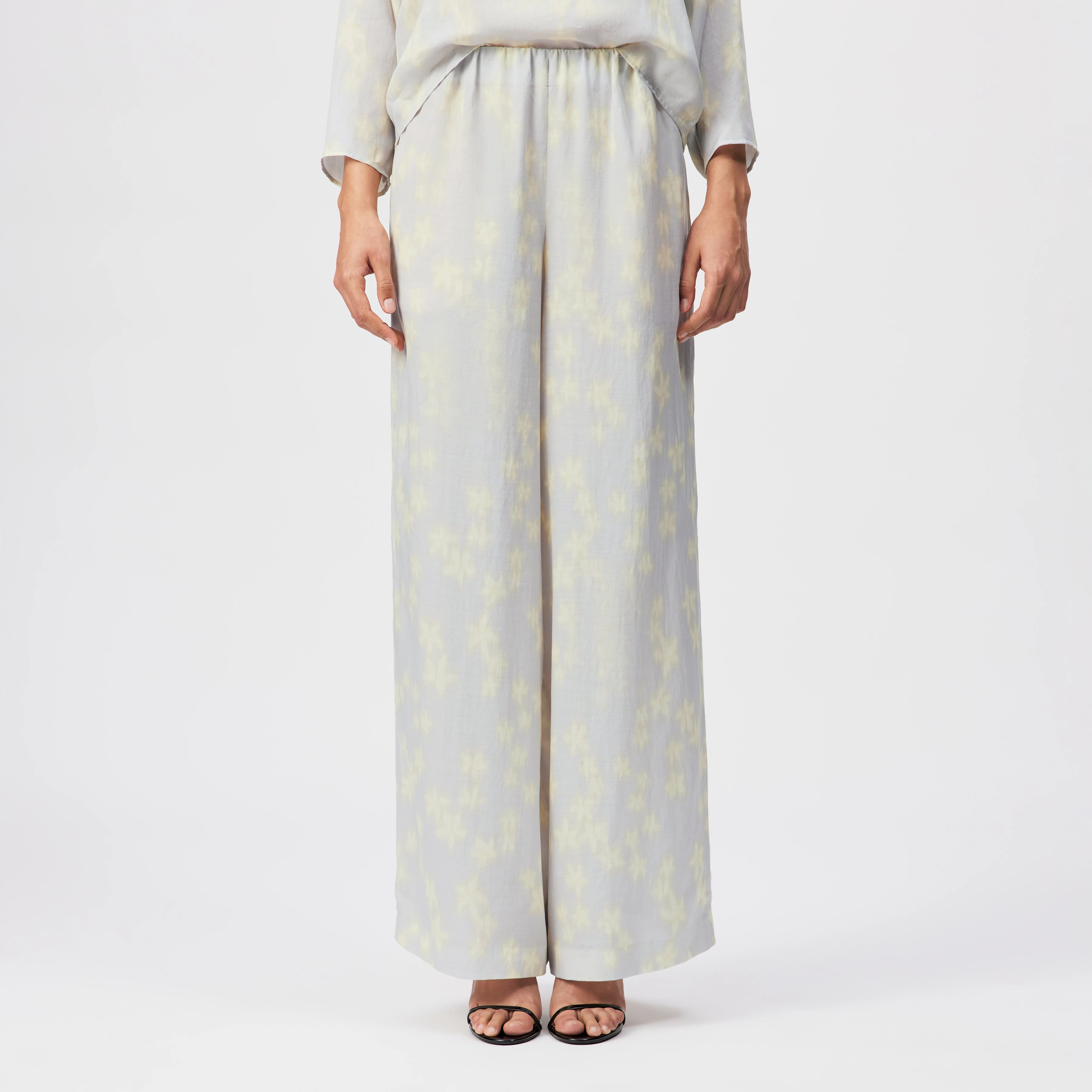 TWEEZER - Wide trousers in fluid satin - women - grey - Frontansicht