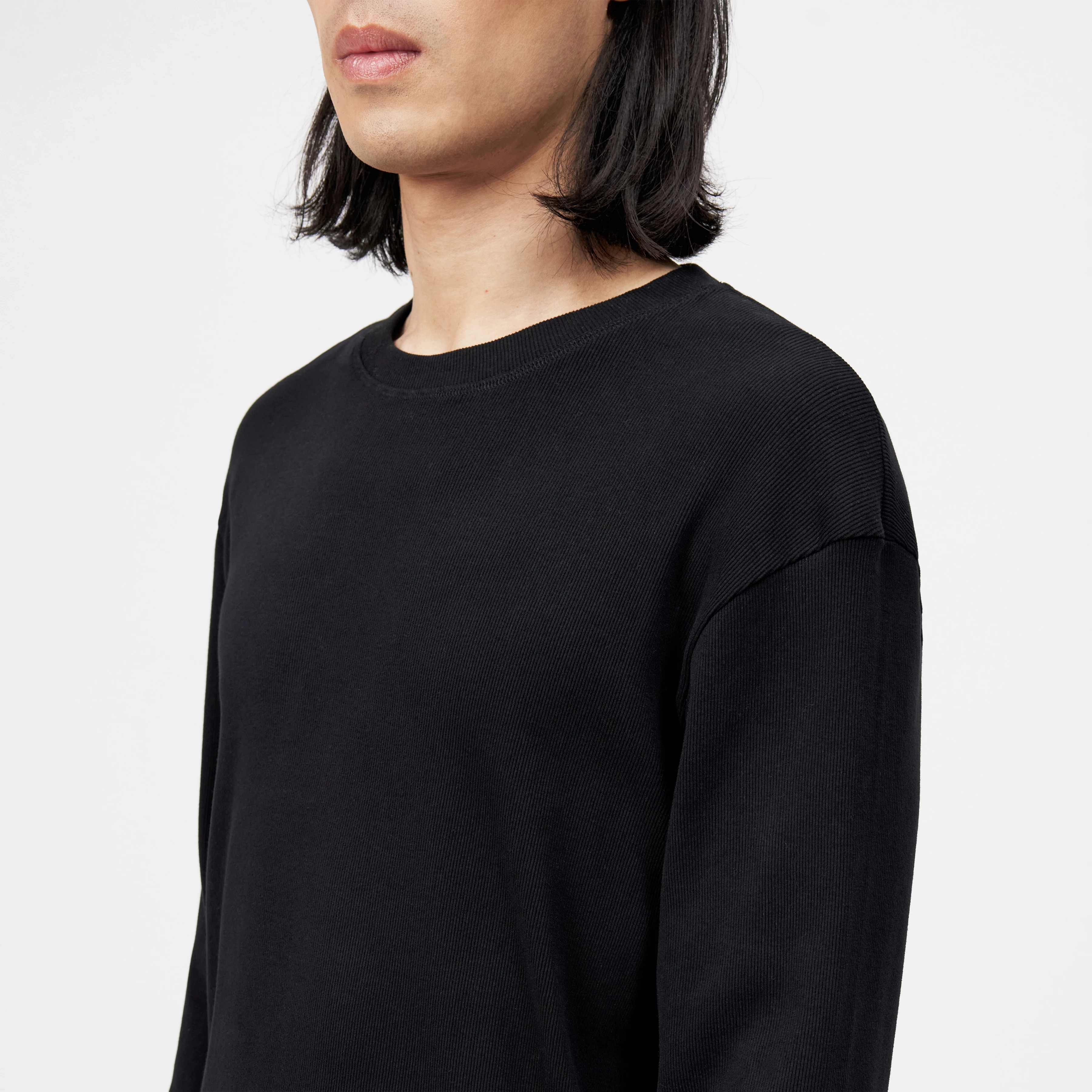 TALDOR - Long-sleeved top in washed rib - men - Natural Aluminium - Detailansicht am Model