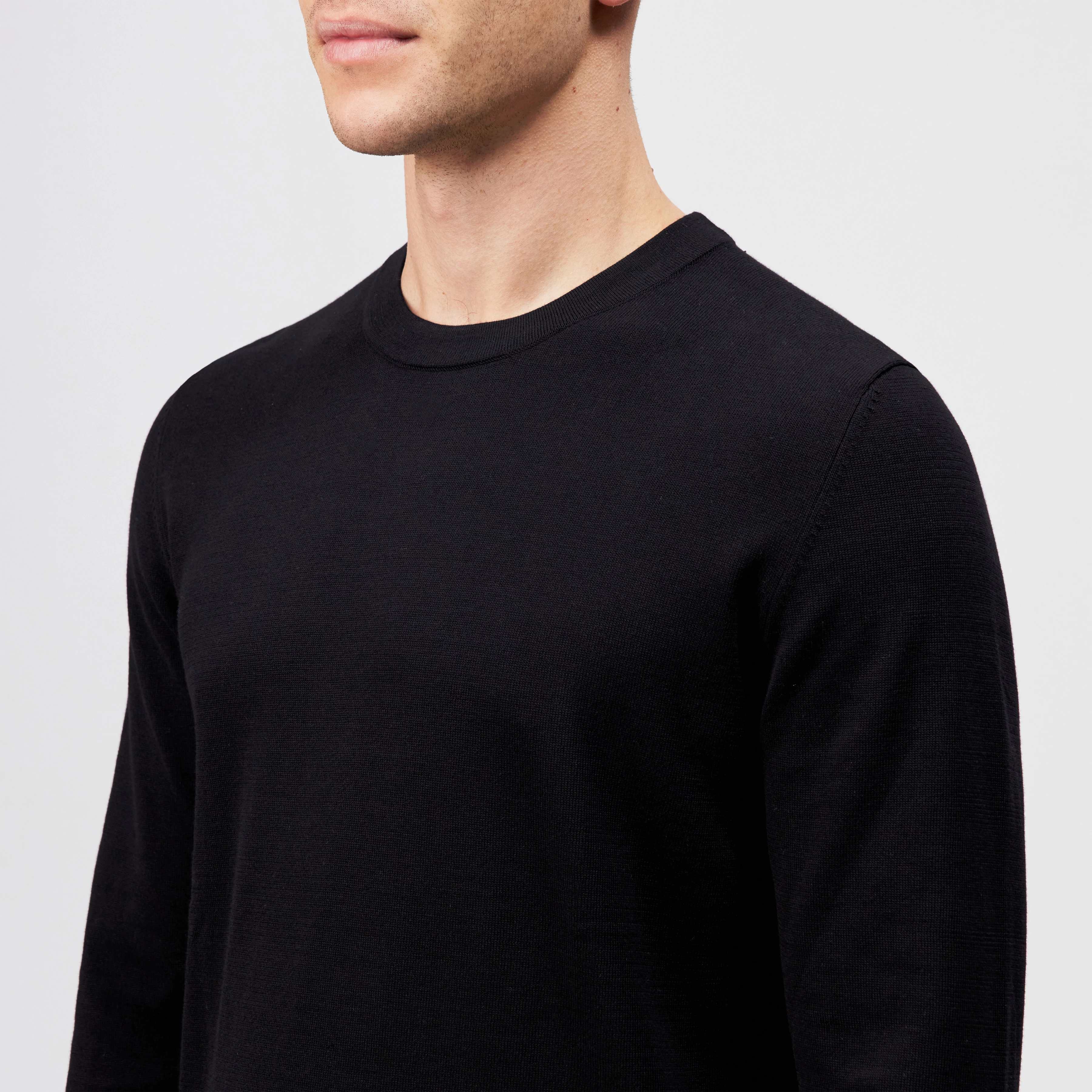 IRMINO - Long sleeve in pure cotton - men - black - Detailansicht am Model