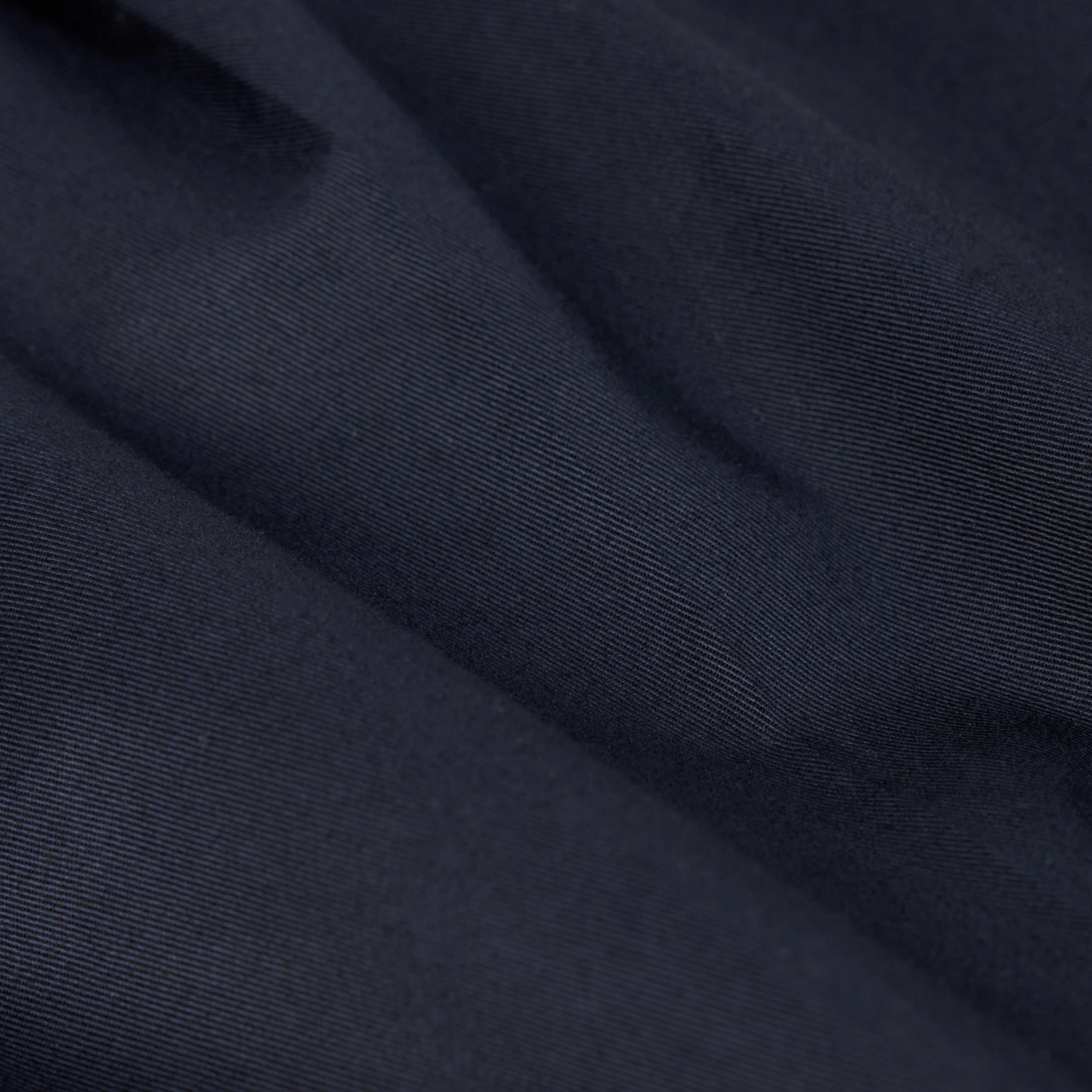 CHASY - Casual trousers with pleats in cotton gabardine - men - blue - Materialbild (B2C)