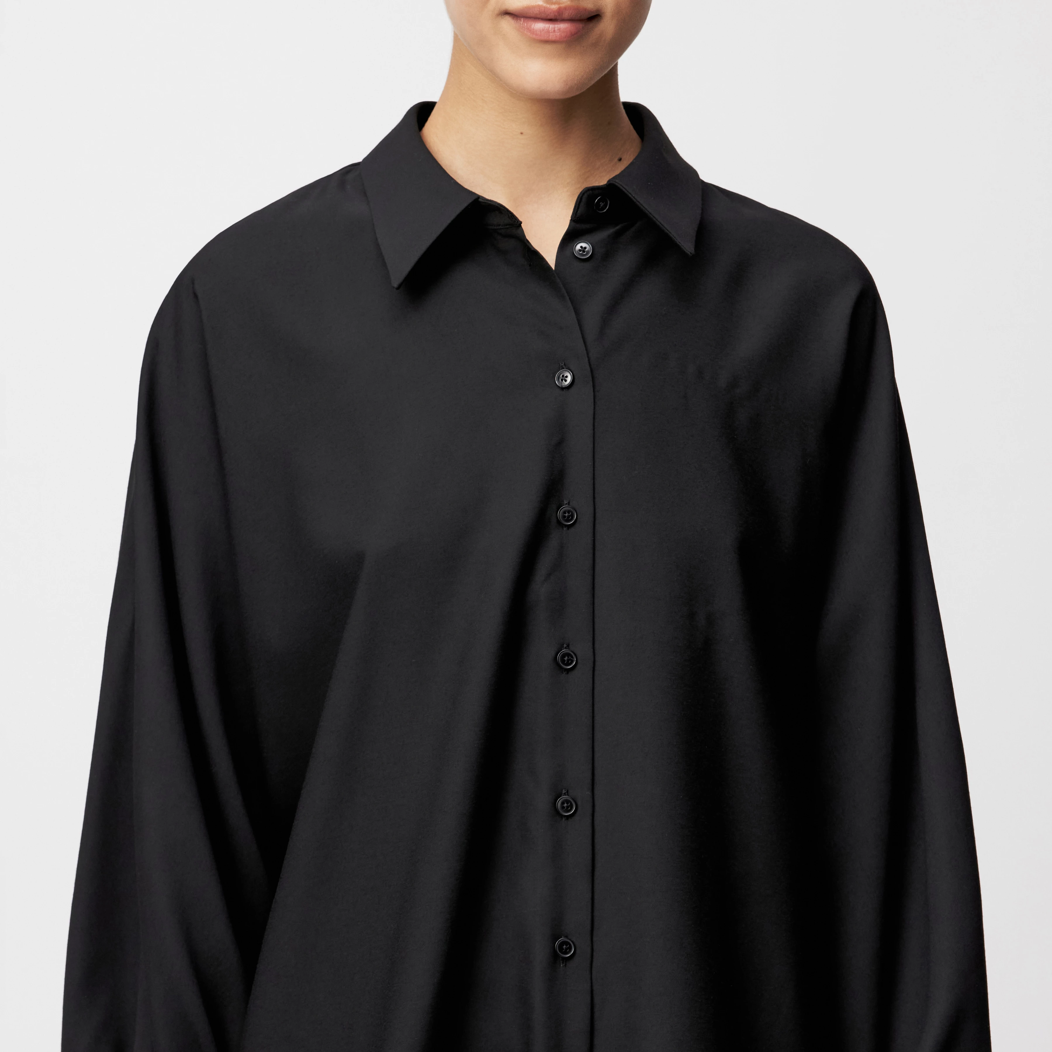 MOYALA - Blouse in viscose blend - women - Natural Aluminium - Detailansicht am Model