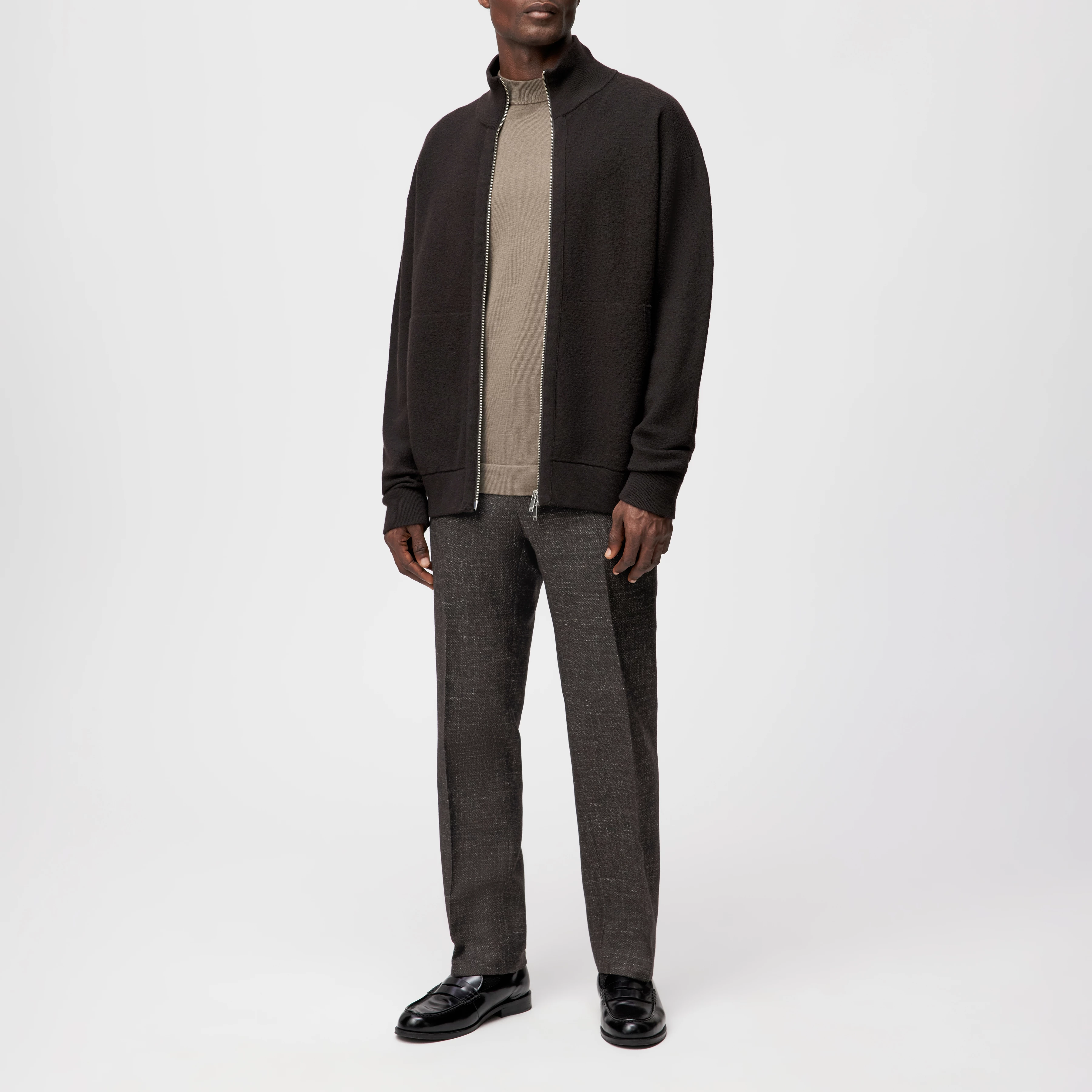 JANOR - Strick-Jacke in Merinowolle - Herren - braun - Ganzkörper-Frontansicht