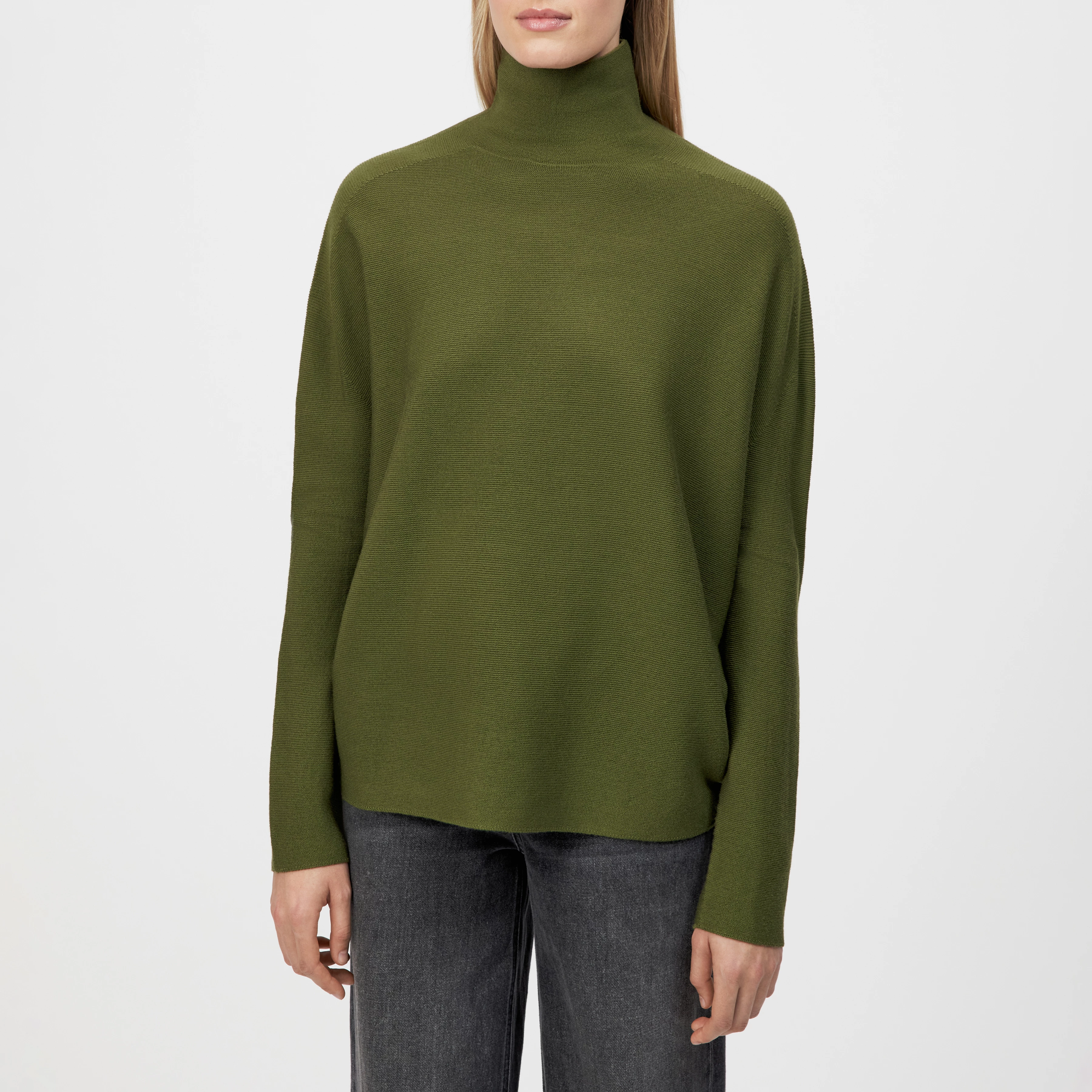 LIORA - Egg-Shape Rollkragenpullover in 100% Merinowolle - Damen - grün - Frontansicht