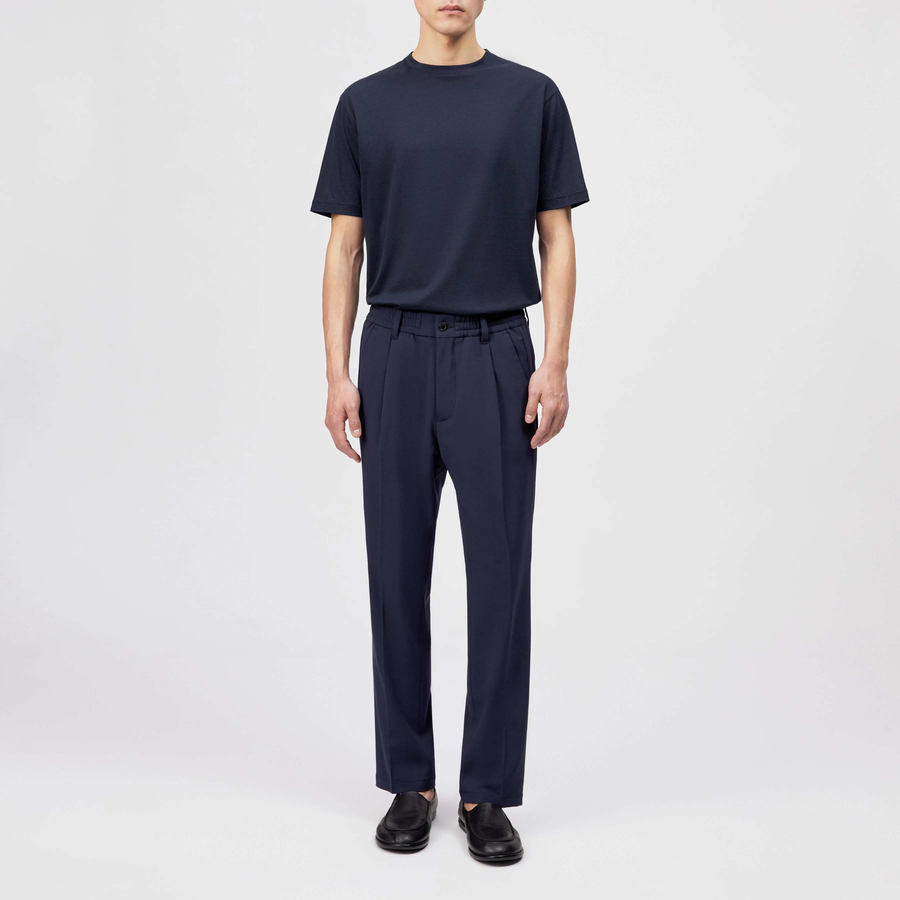 CHASY_RGLR - Pantalon décontracté à pince en gabardine - men - bleu - Ganzkörper-Frontansicht