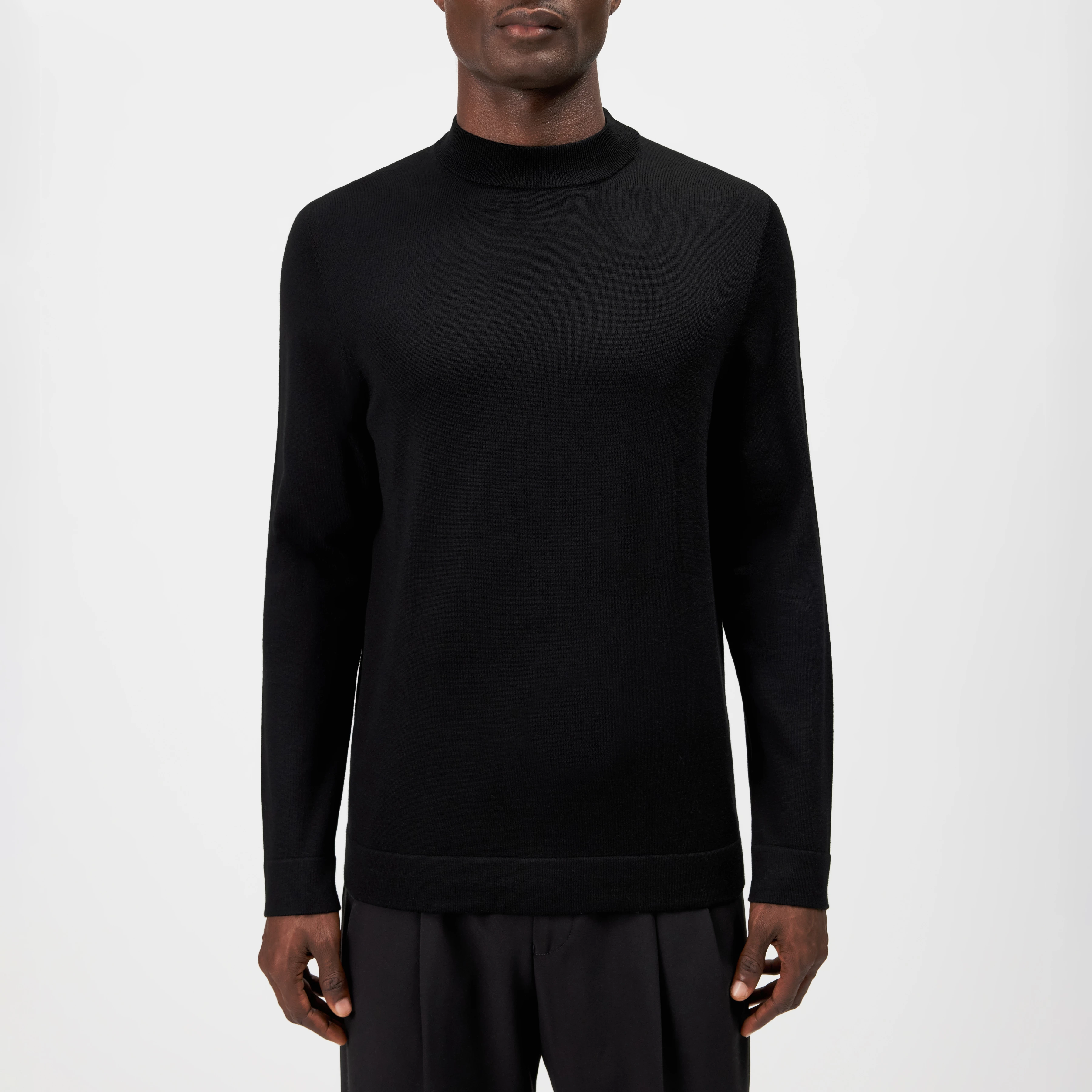 ARWON - Fitted turtleneck jumper in pure Merino wool - men - black - Frontansicht