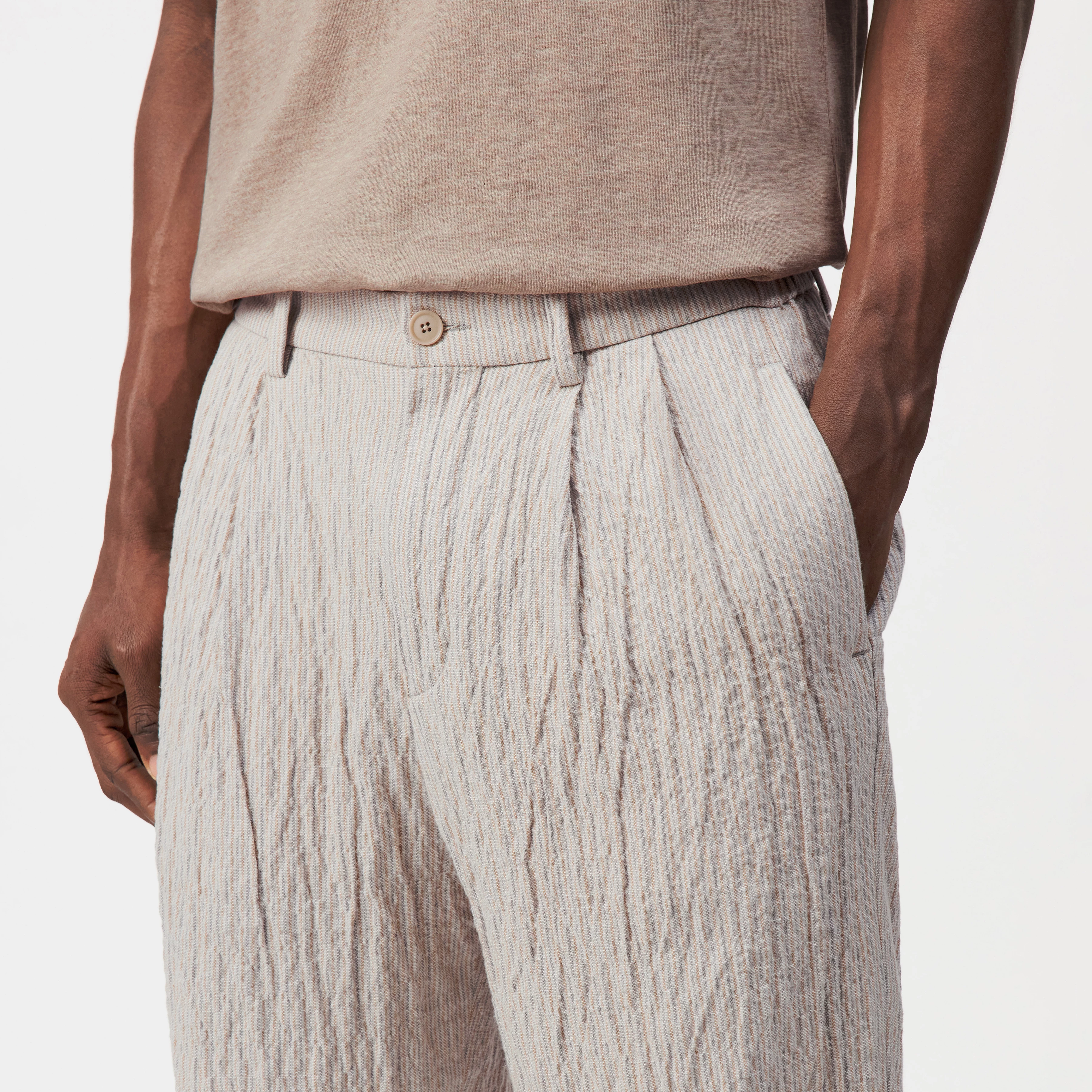 MARYKO - Tailored trousers in cotton blend - men - beige - Detailansicht am Model