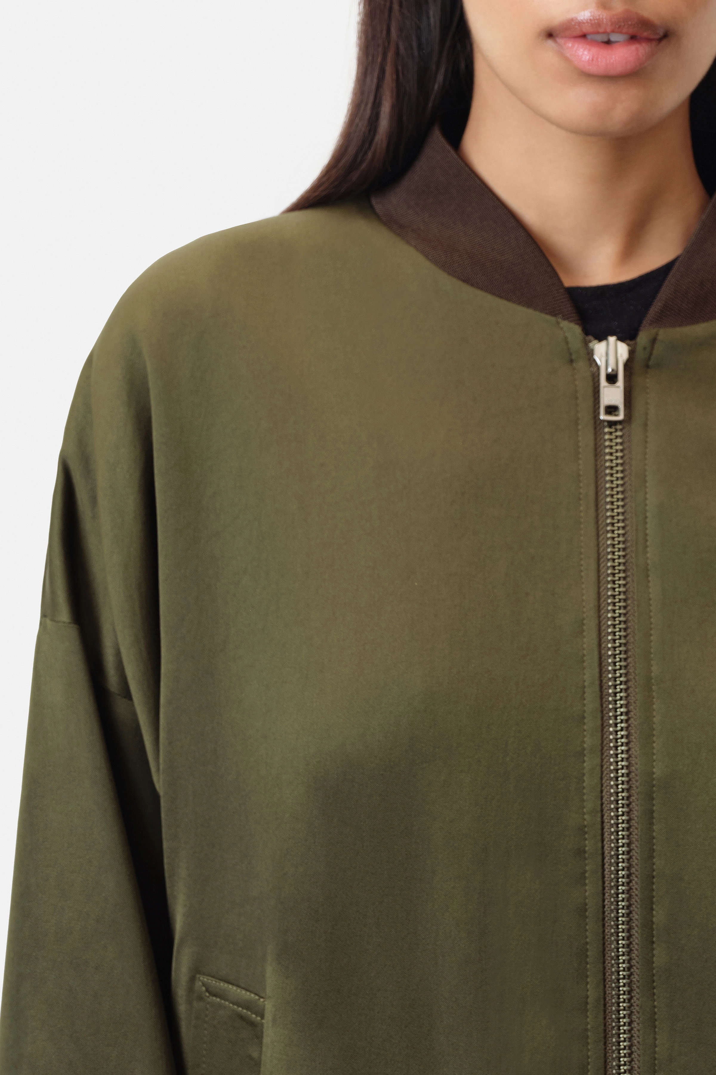 JANWYN - college jas in satijn - dames - bruin - Seitenansicht