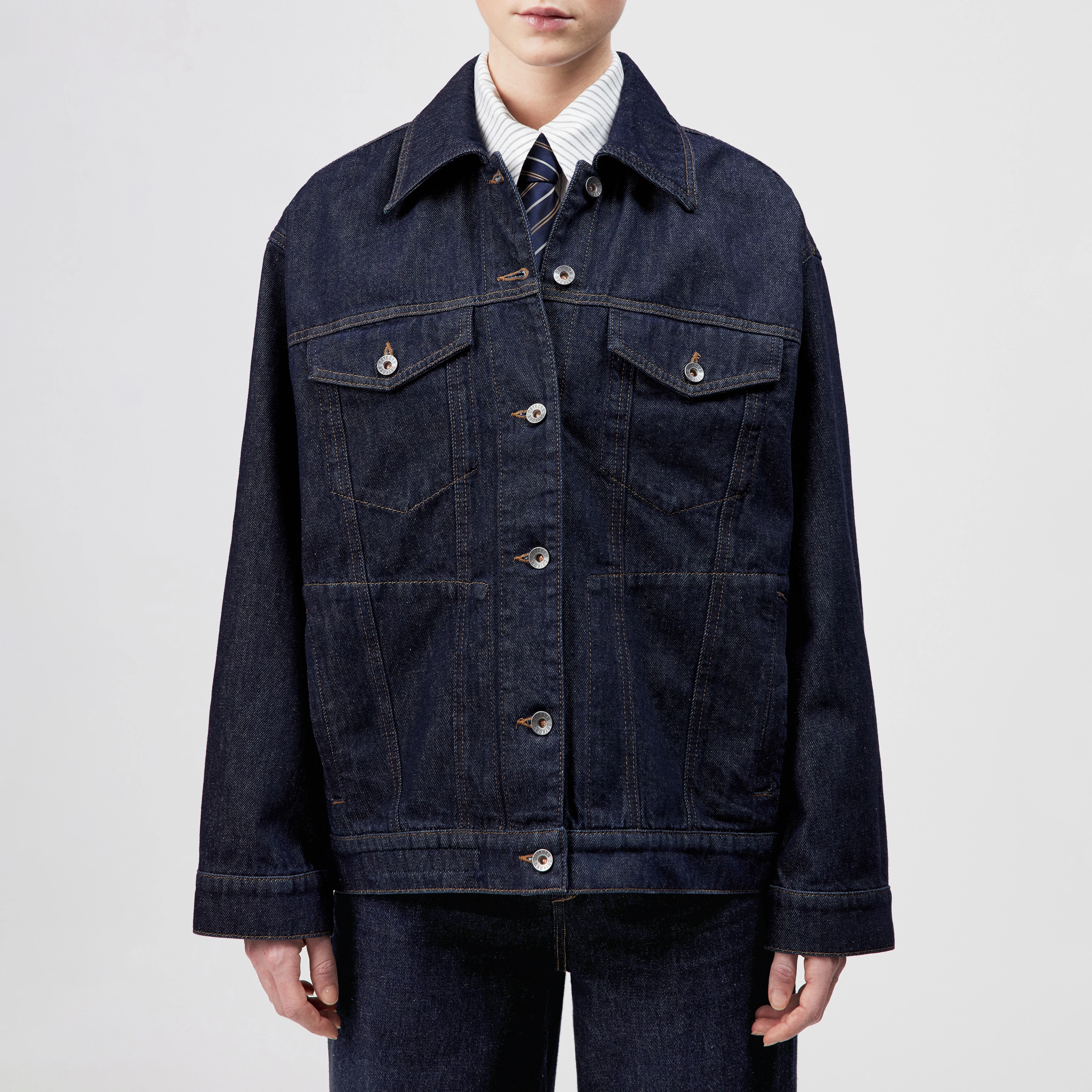 UPHALL - Oversized pure cotton denim jacket - women - blue - Frontansicht