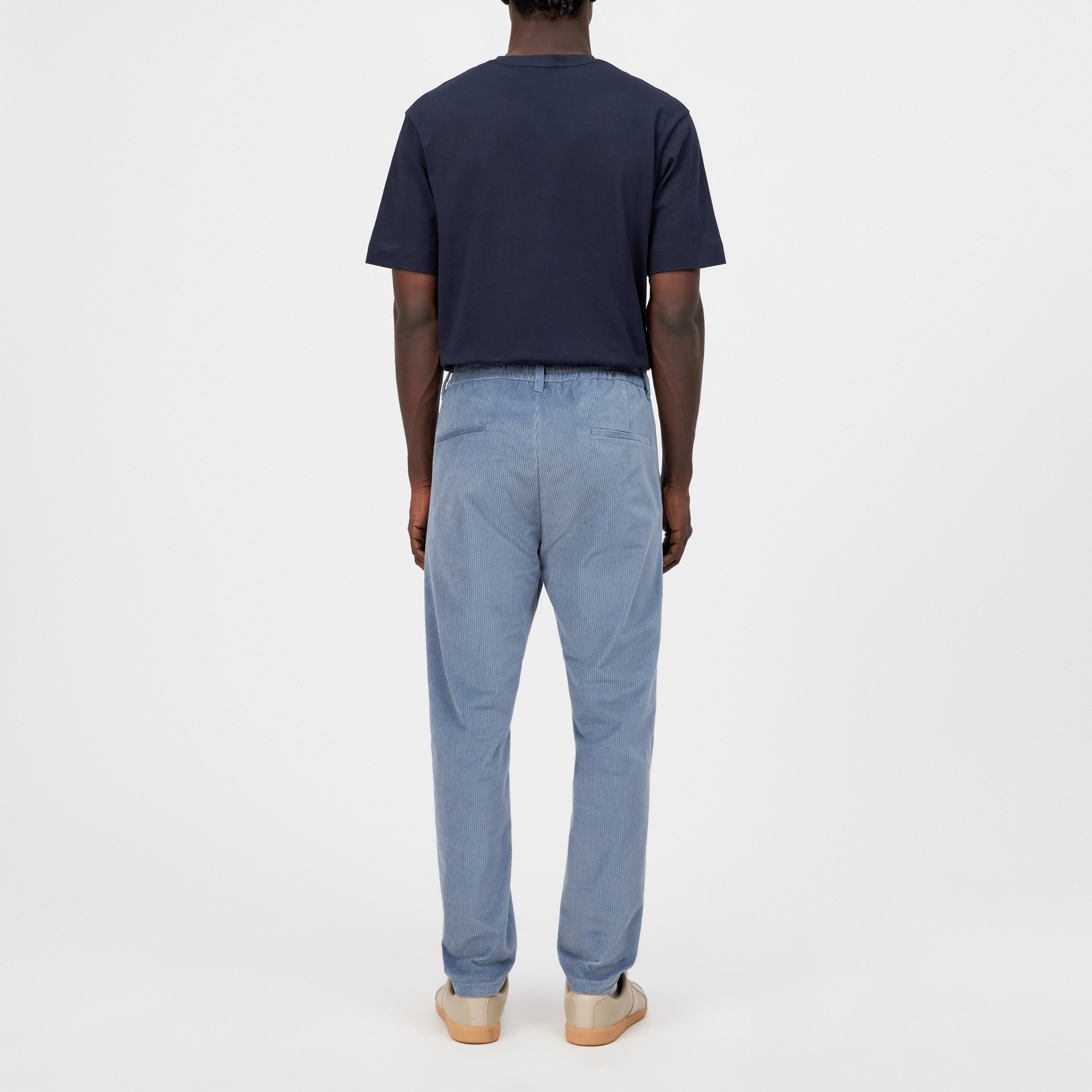 CHASY - Casual trousers with pleats in cotton corduroy - men - blue - Rückansicht