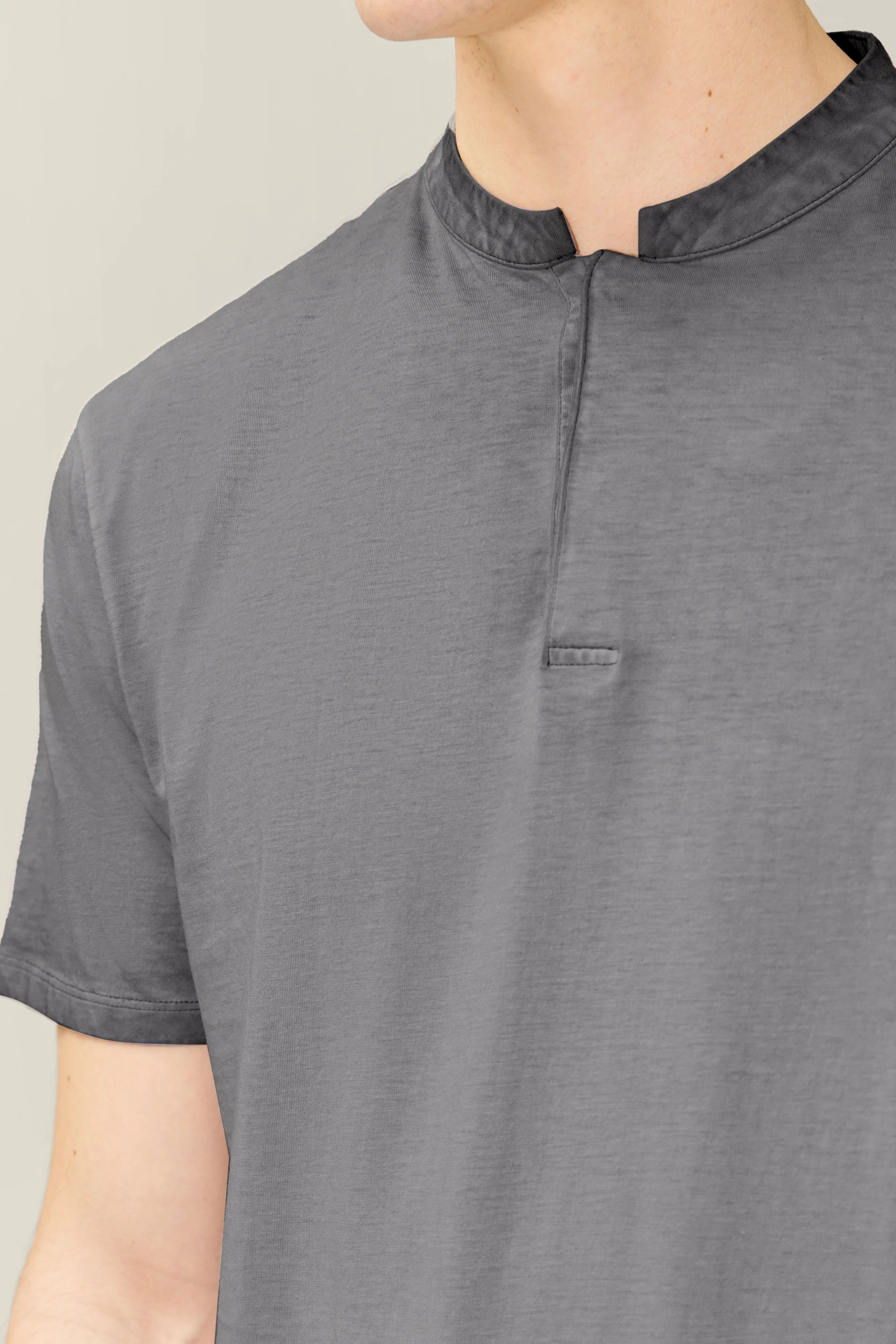 LOUIS - polo shirt with band collar - men - grey - Seitenansicht