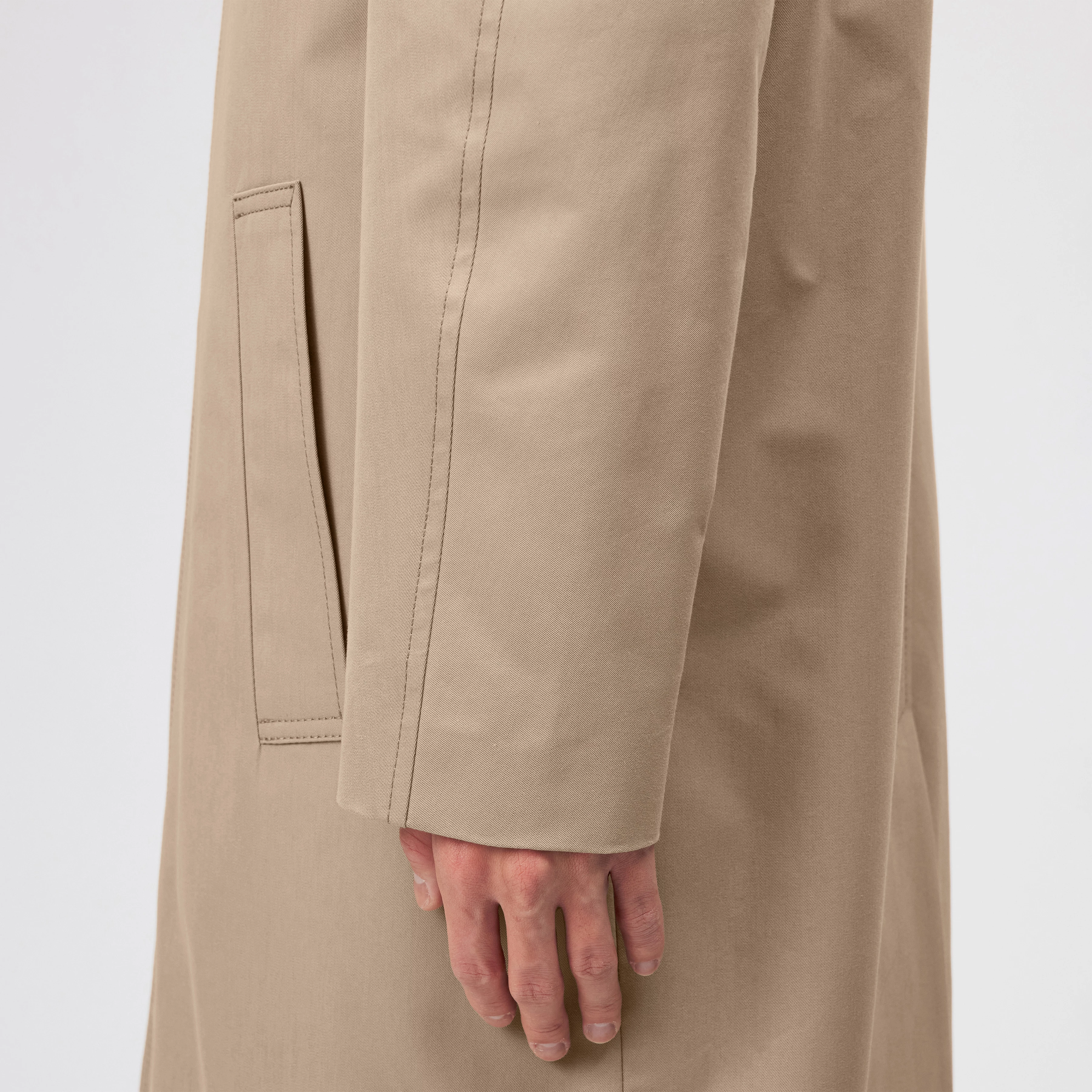 COSMANO_2 - Carcoat Gabardine Coat - men - brown - Detailansicht am Model