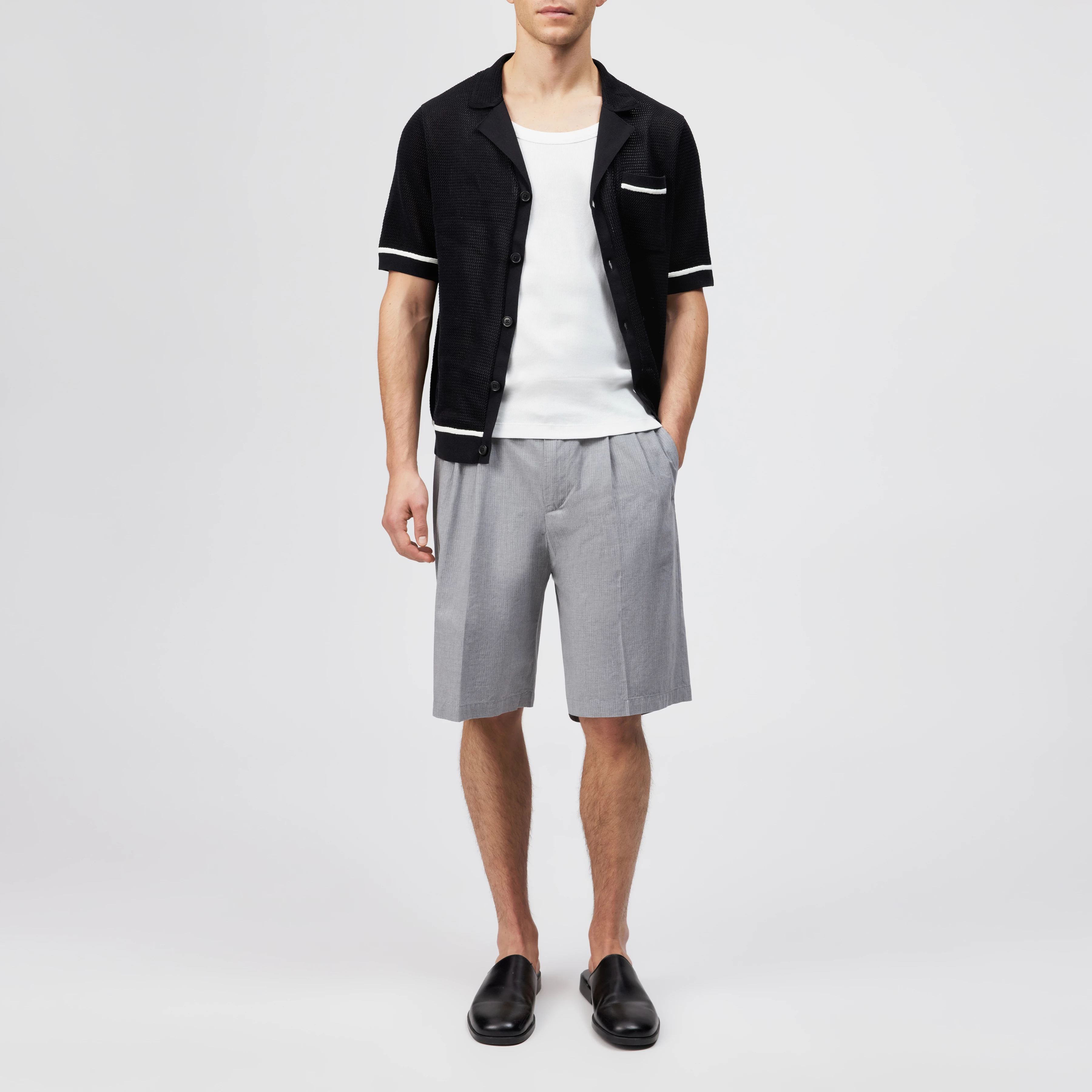 FLAVIRO - Relaxed fit fine knit short sleeve shirt - men - black - Ganzkörper-Frontansicht