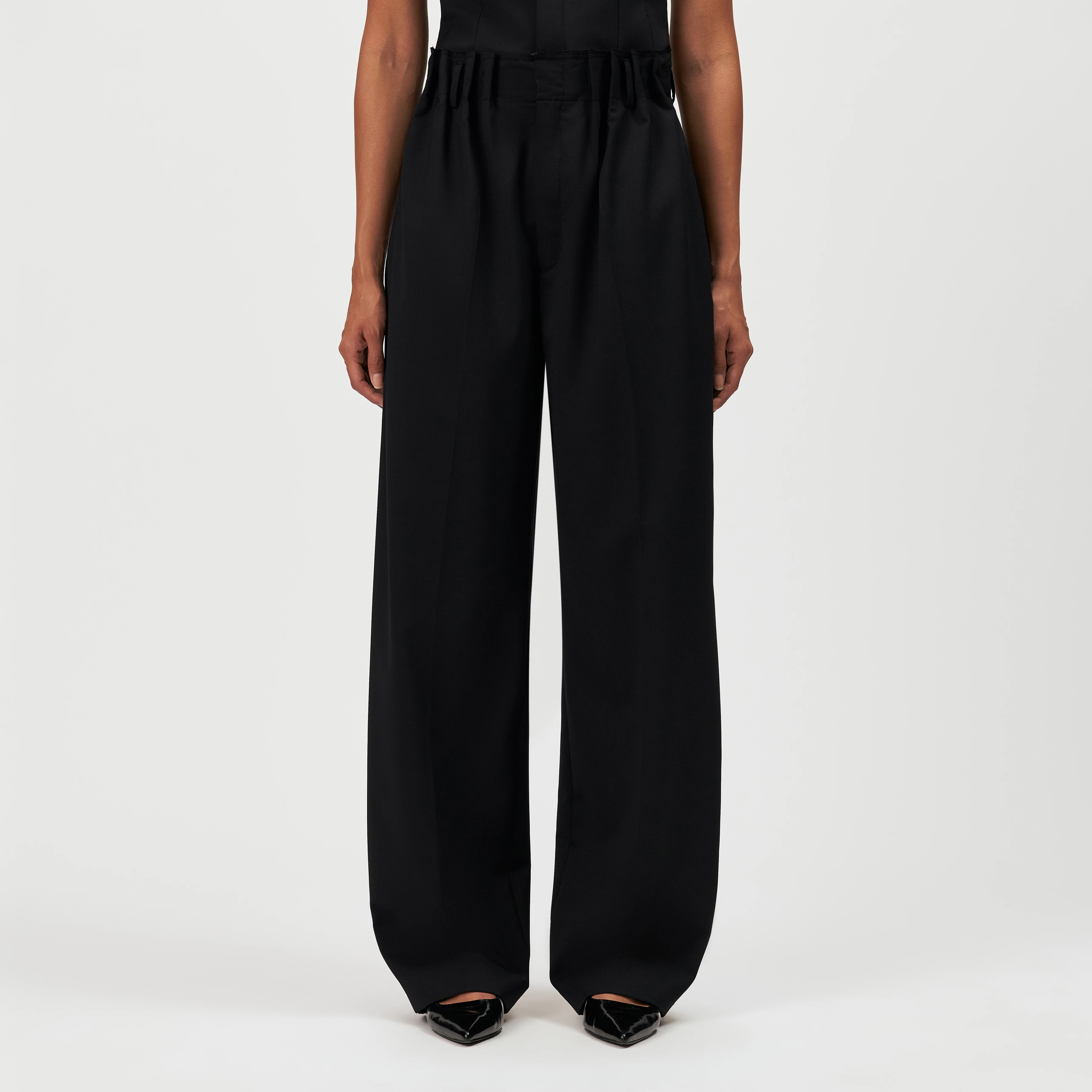 ELIDE - Wide pleated wool trousers - women - black - Frontansicht