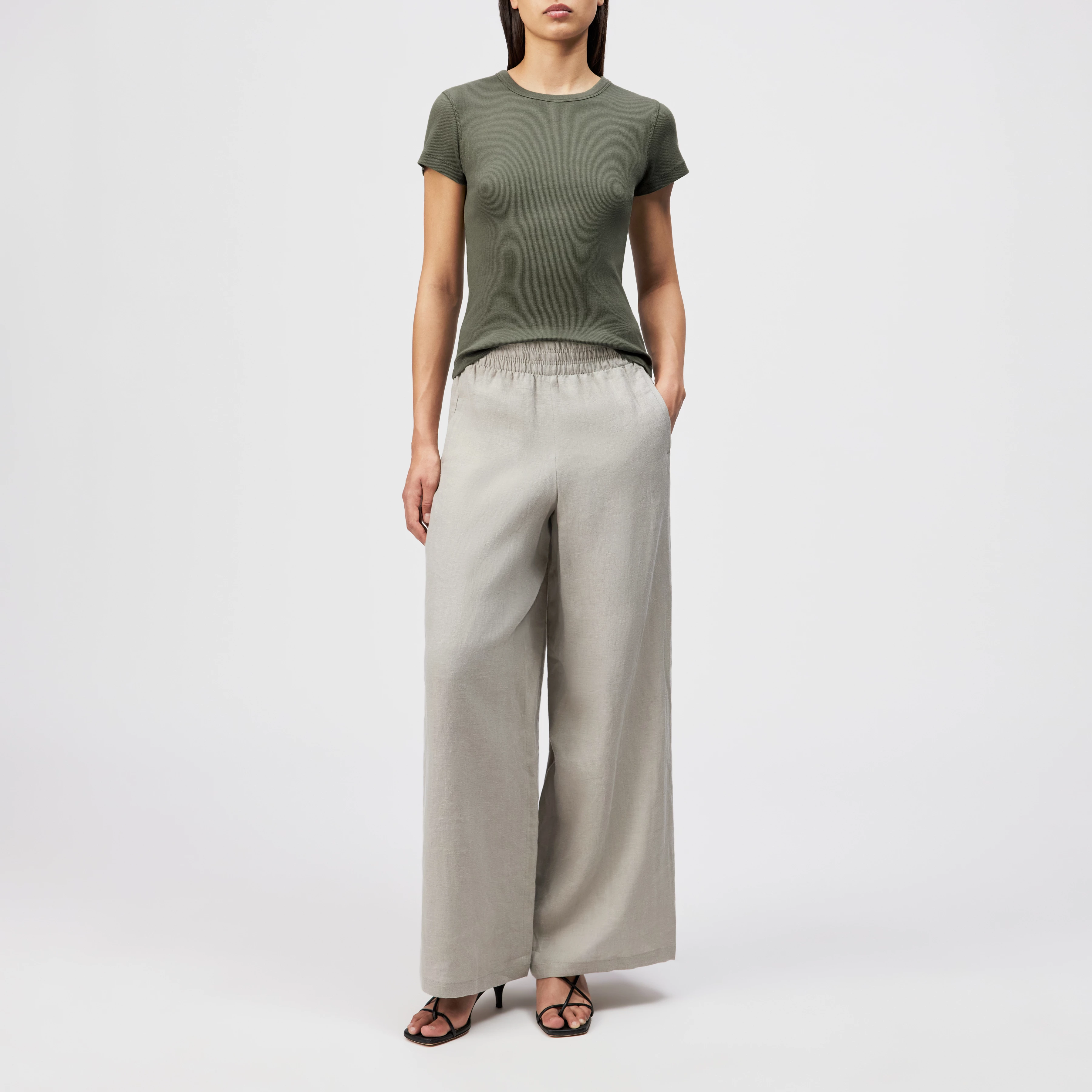 KOALE - Schmales T-Shirt in Baumwoll-Rippe - Damen - grün - Ganzkörper-Frontansicht