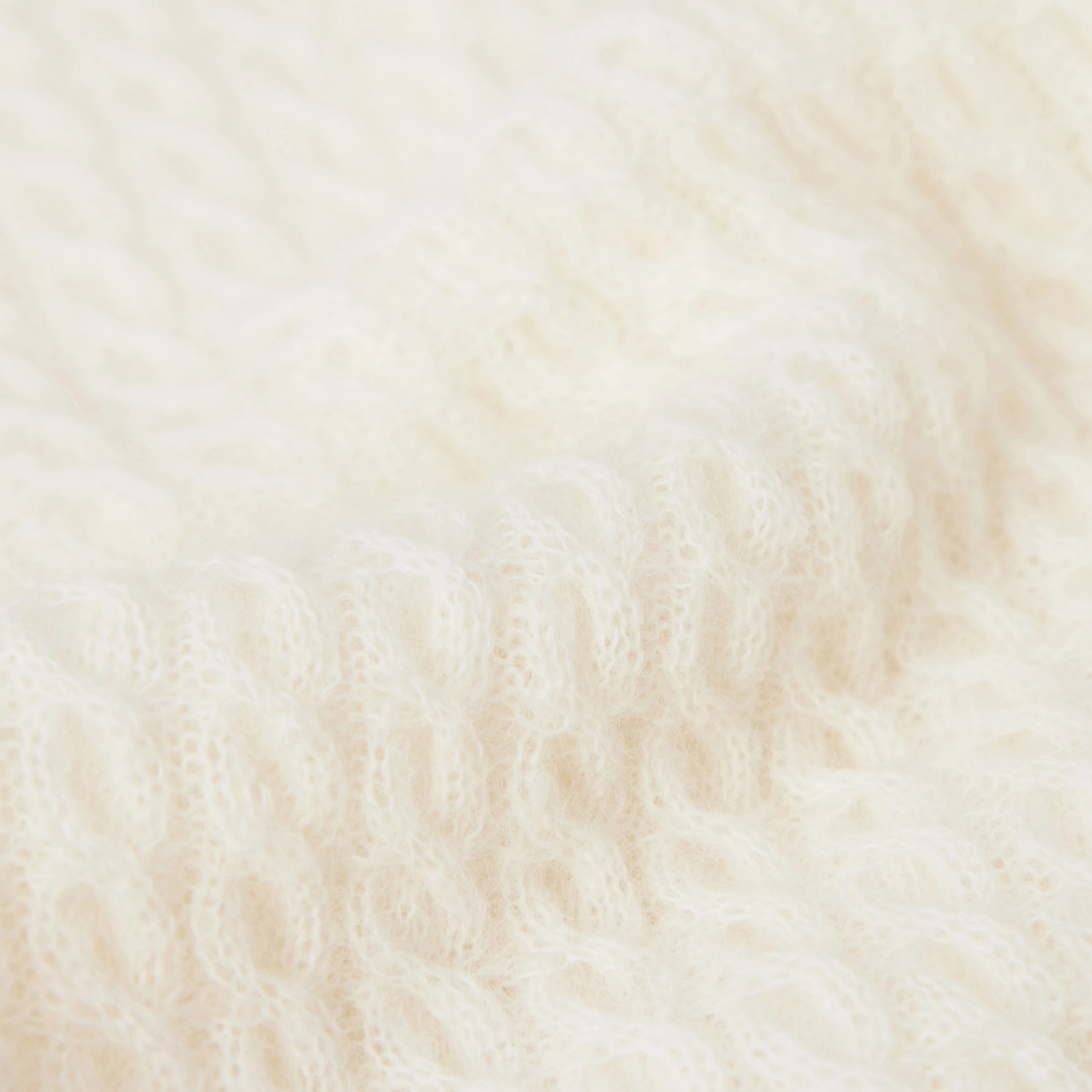 LARELYA_2 - Luxurious Suri alpaca blend jumper - women - off white - Materialbild (B2C)