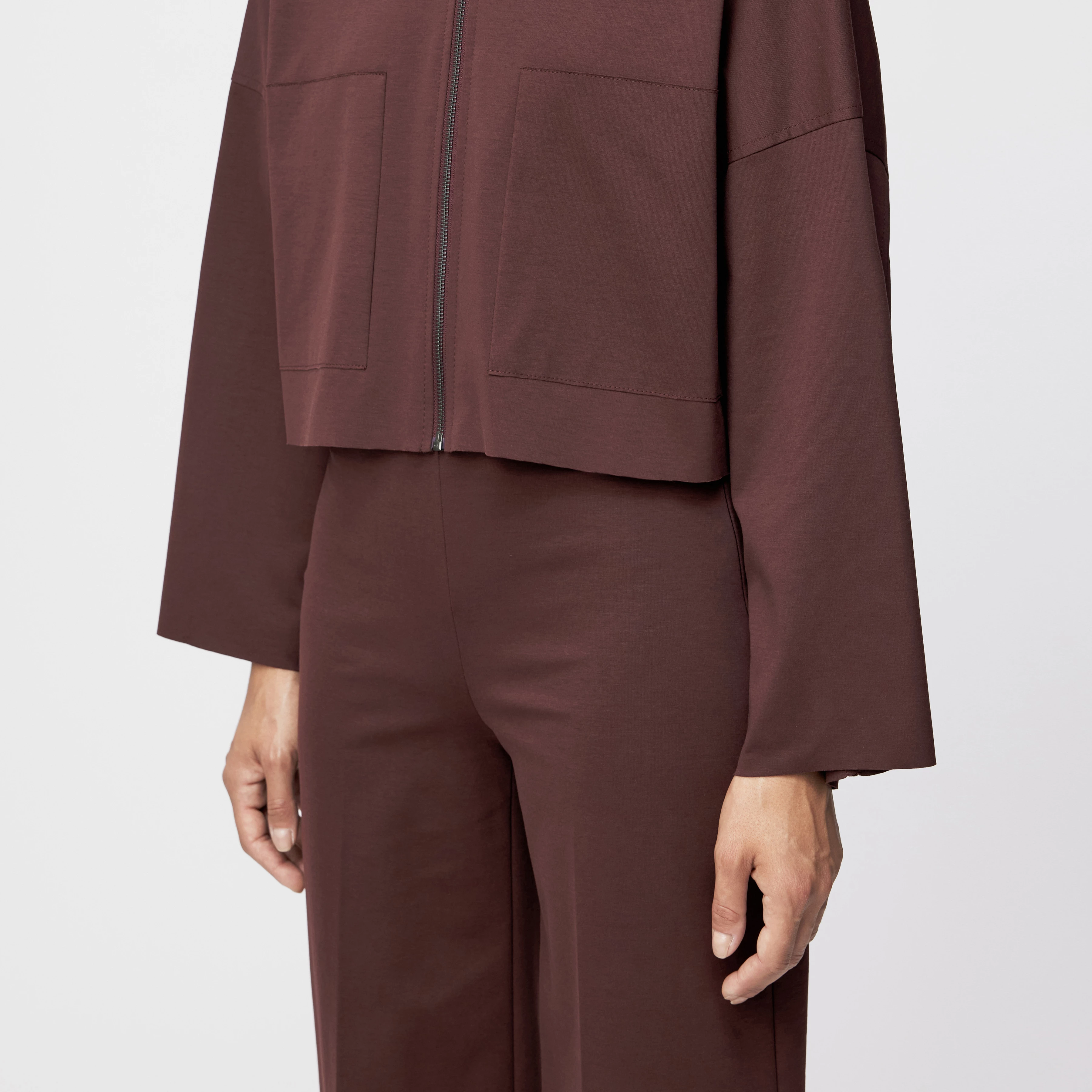 ELSTOW - Oversized jacket in Punto Milano jersey - women - red - Detailansicht am Model