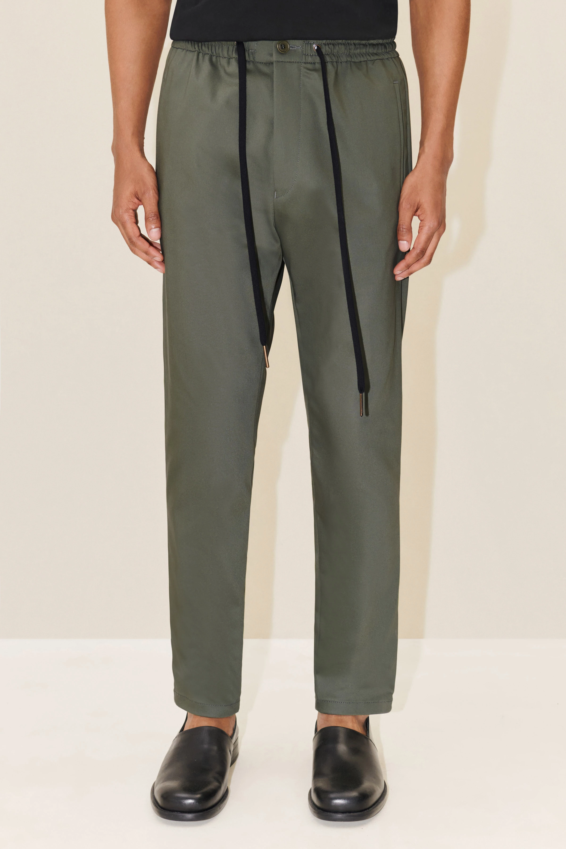 JEGER - jogging avec cordon de serrage en satin techno stretch - men - vert - Frontansicht