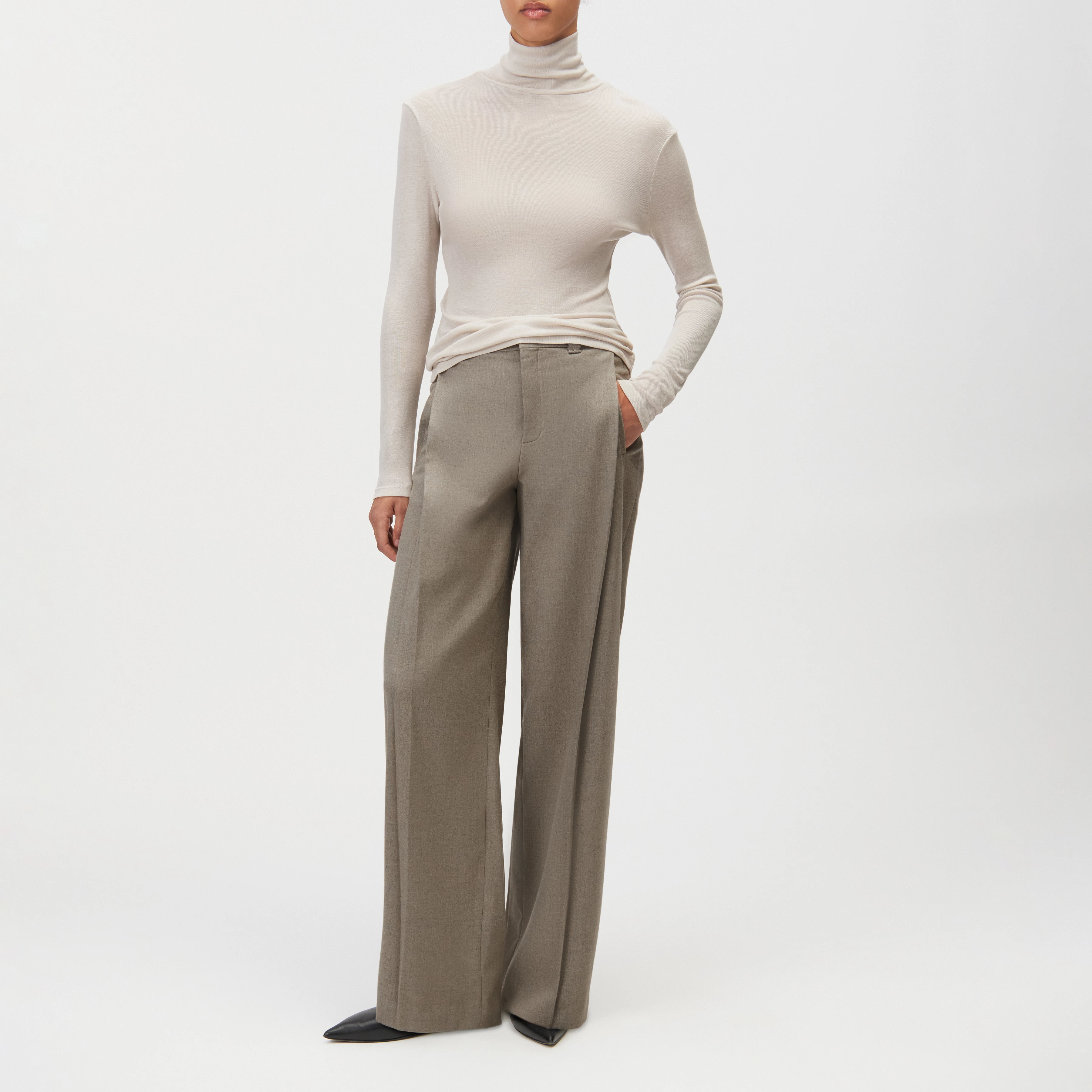 ZERAFNE - Slim long sleeve in lyocell-wool blend - women - beige - Ganzkörper-Frontansicht