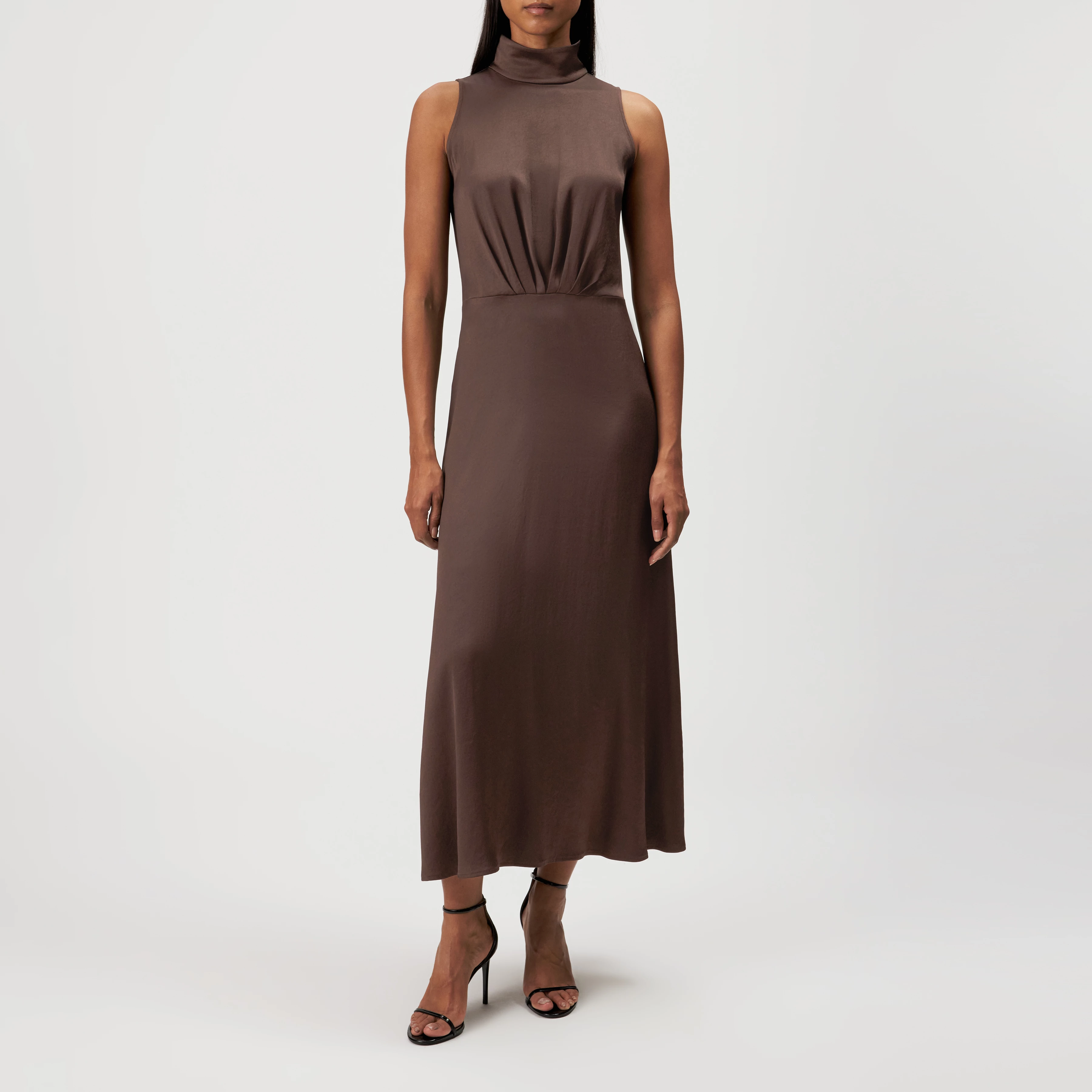 AMABEL - Satin maxi dress with stand-up collar - women - brown - Ganzkörper-Frontansicht