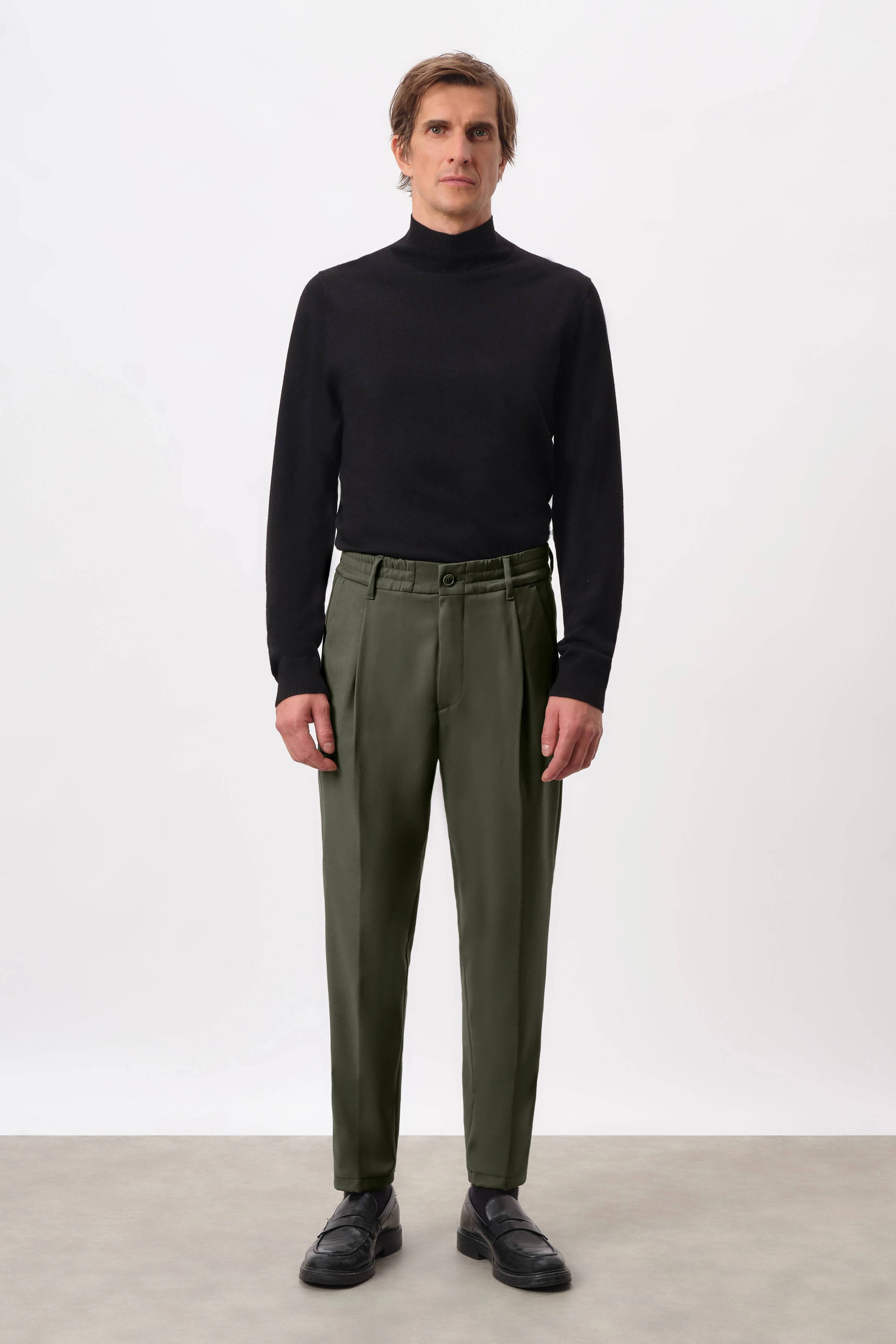 CHASY - pleated casual trousers in soft flannel - men - green - Ganzkörper-Frontansicht